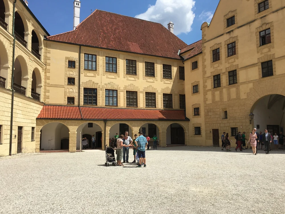 Courtyard, Lauren meeting distant Penndorfs