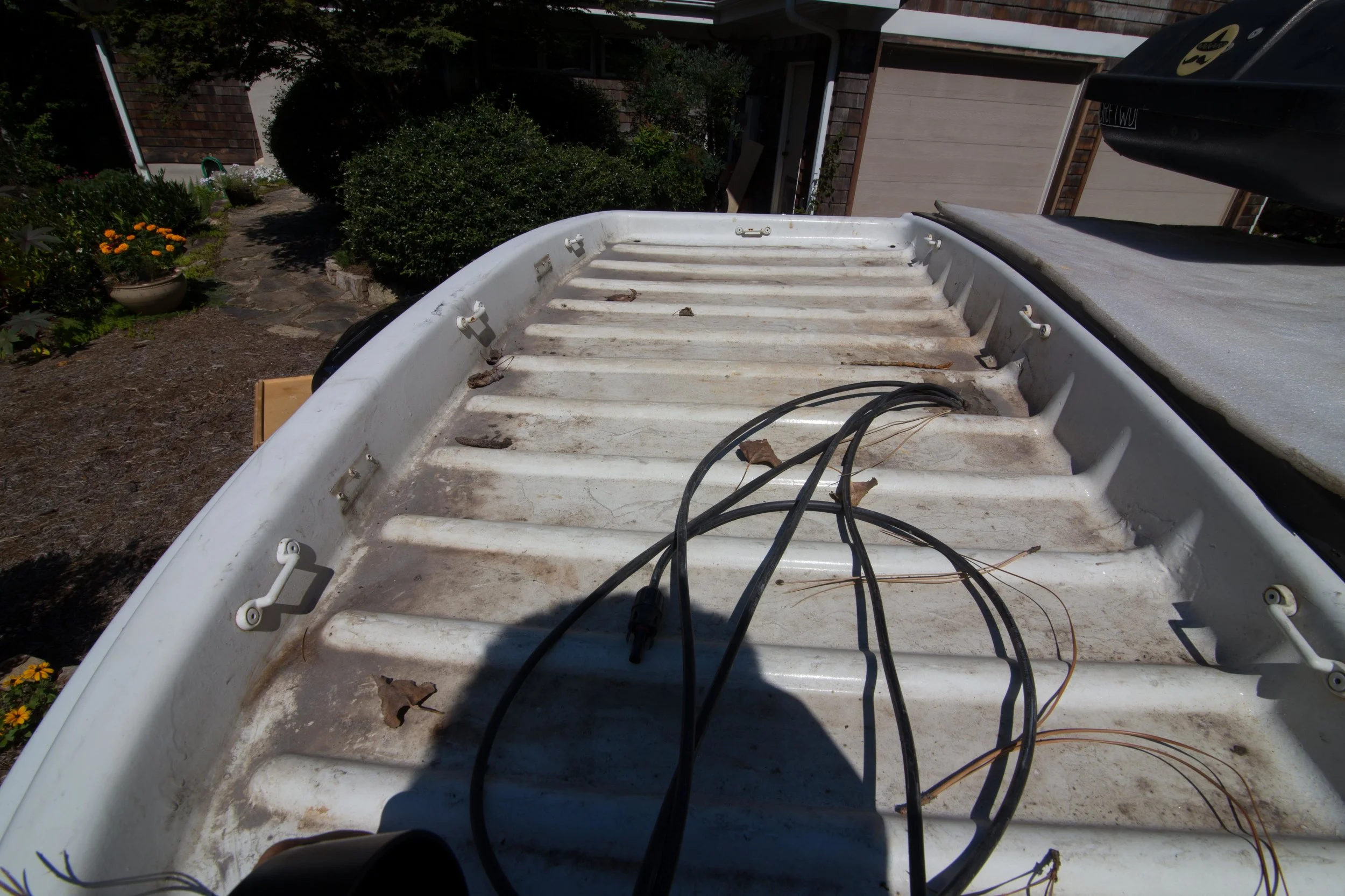 Wires through center of Luggage Rack