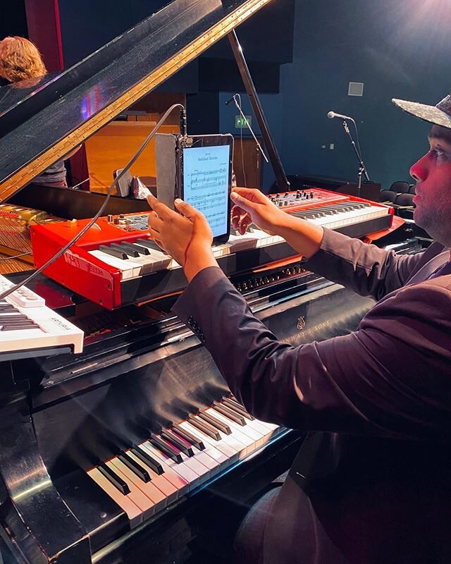 Mr.@mozoot setting an @apple🍎 on top of a @nordkeyboards, on top of a @steinwayandsons steinwayandsons at @calstatelaal🔥 #pyramid -
-
-
-
#nordkeyboards #warptrio @marylanddrummer @apple #ipad #music #chambermusic #dtla #losangeles #cello #piano #v