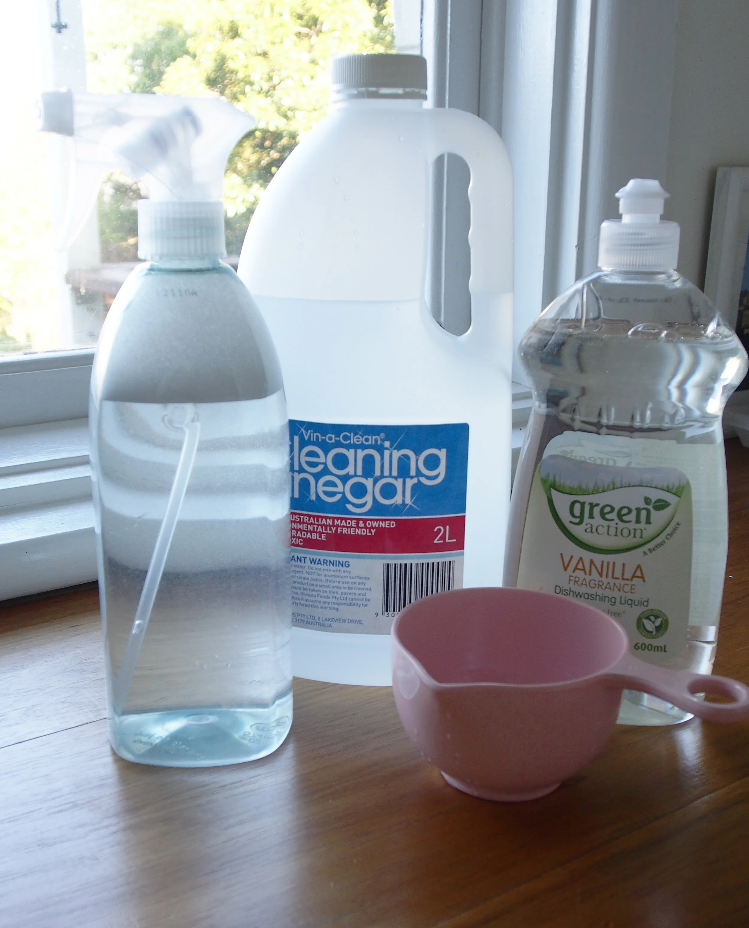 natural cleaning supplies for window and glass cleaning