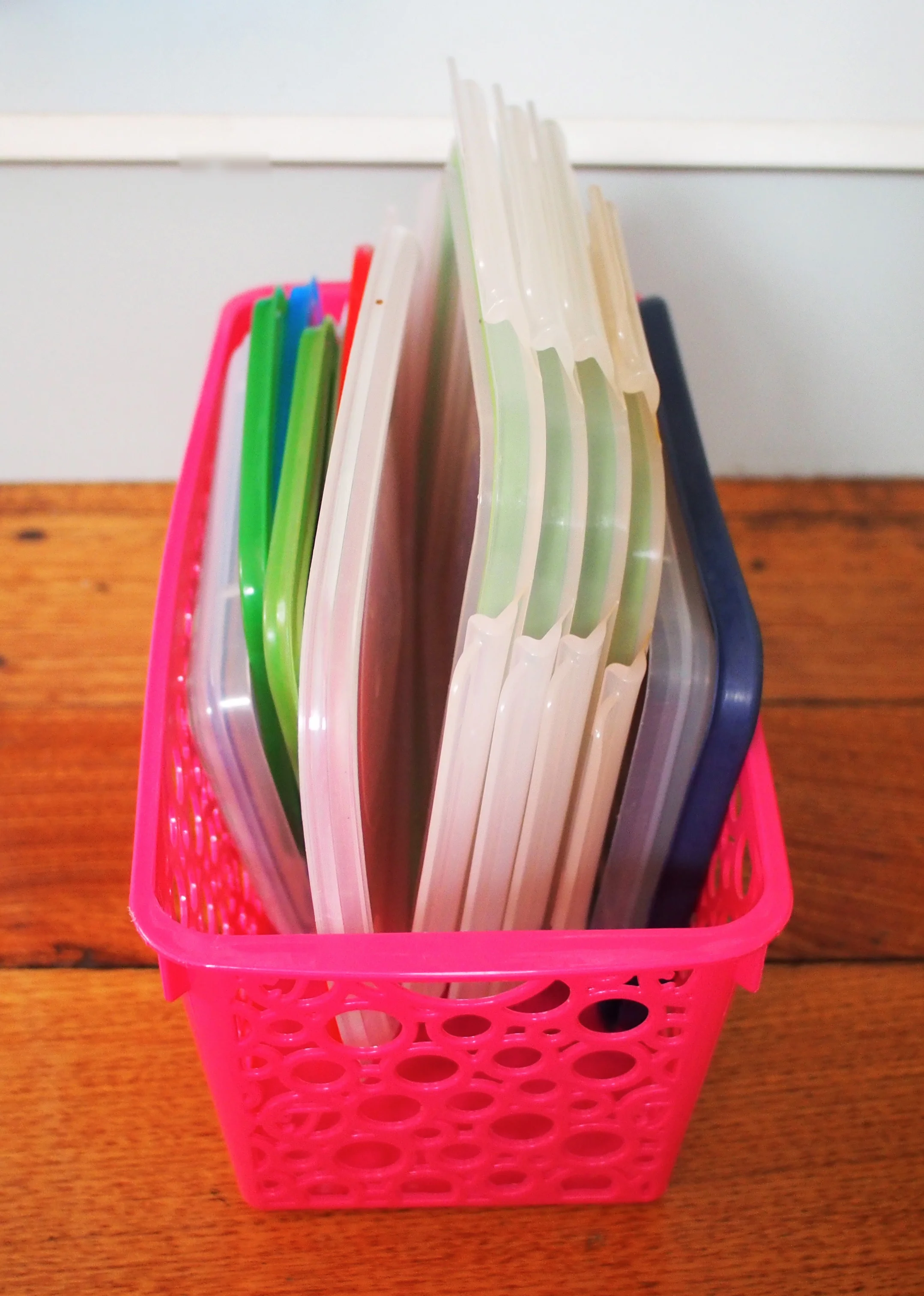 organising tupperware lids