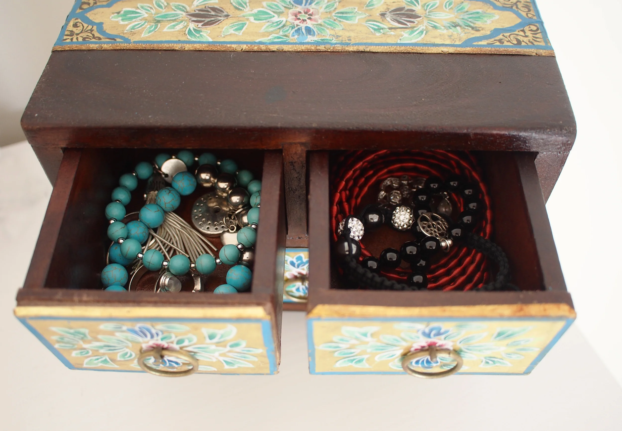 bracelet storage