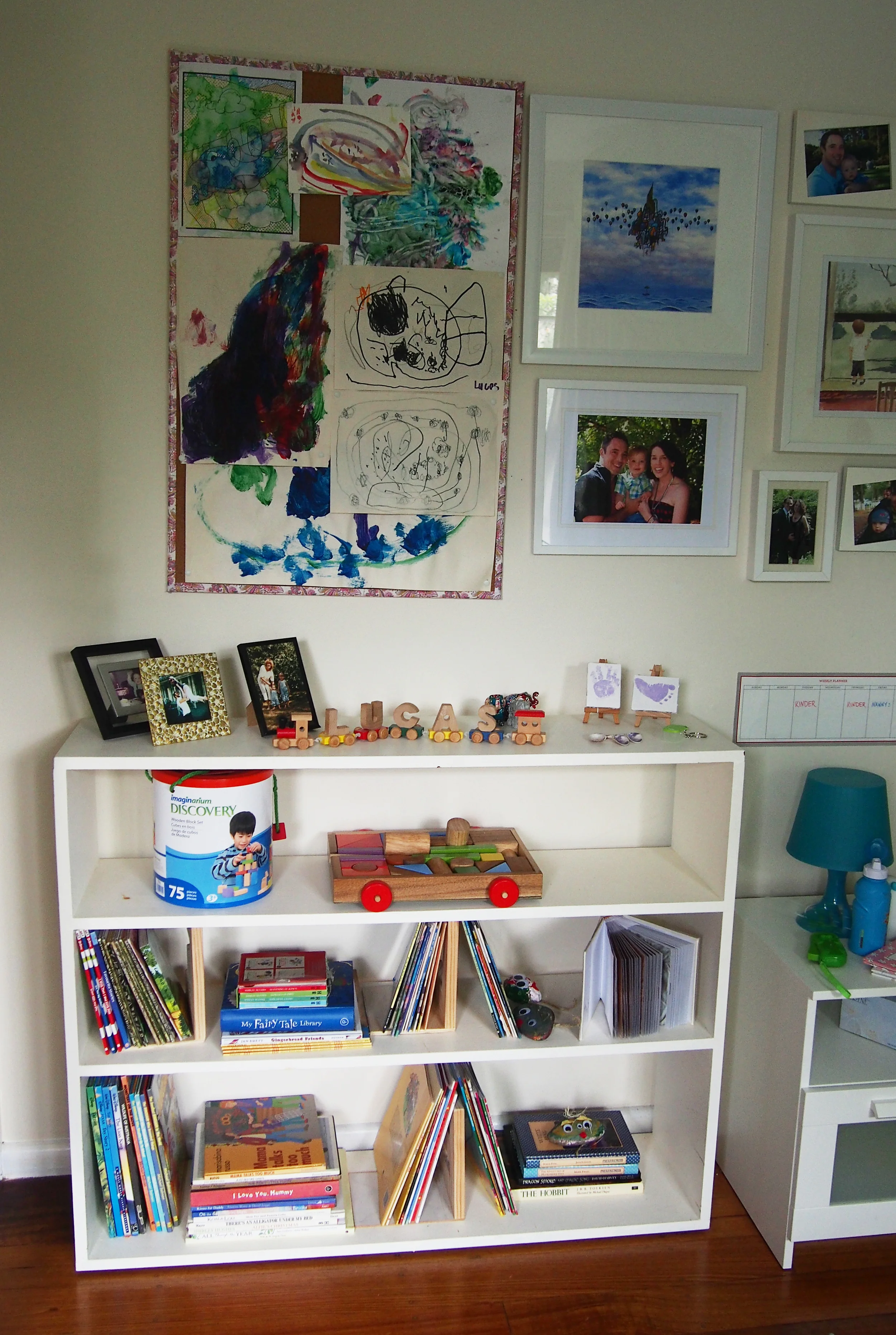 gallery wall kid's bedroom