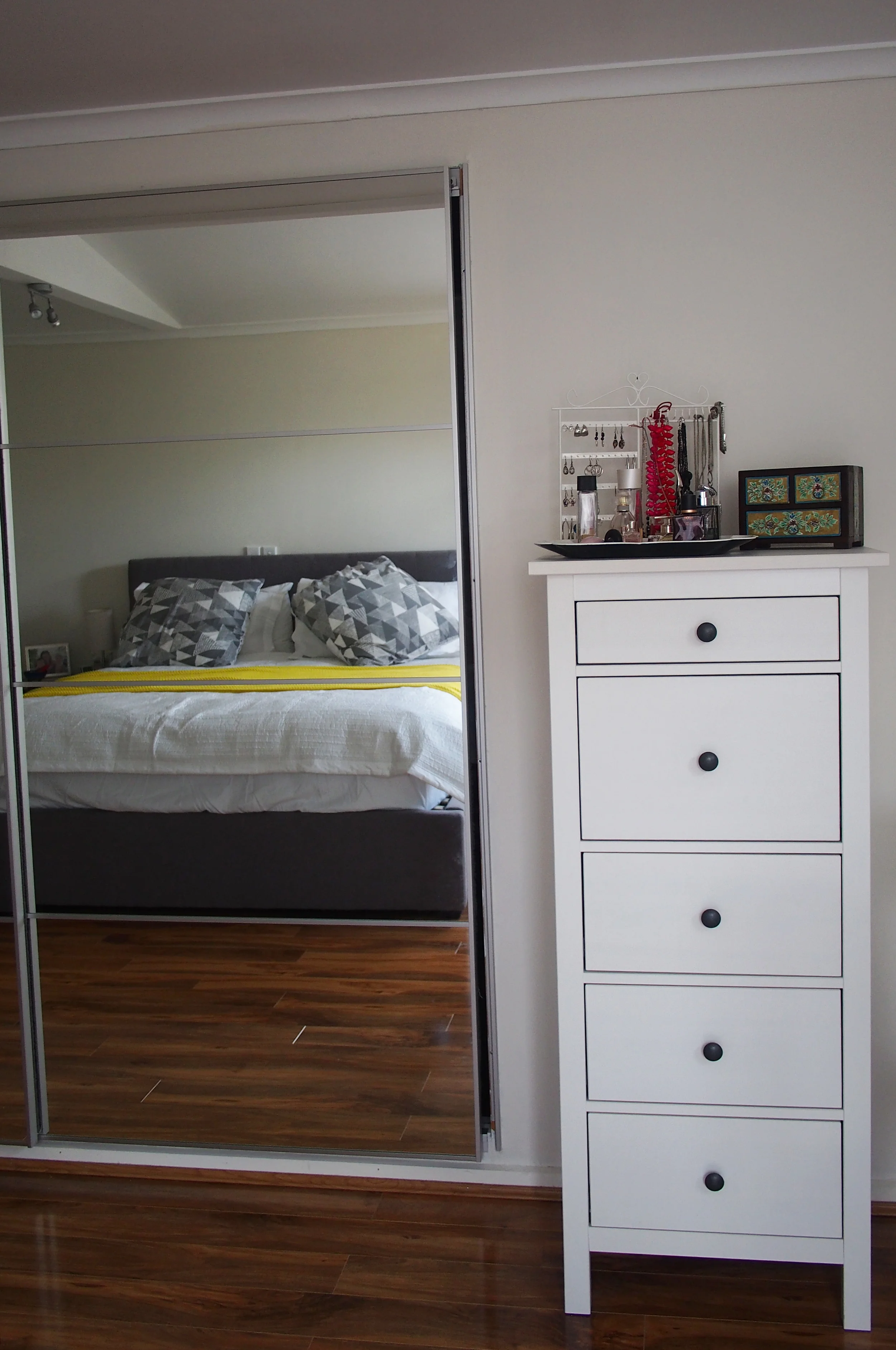 bedroom organisation