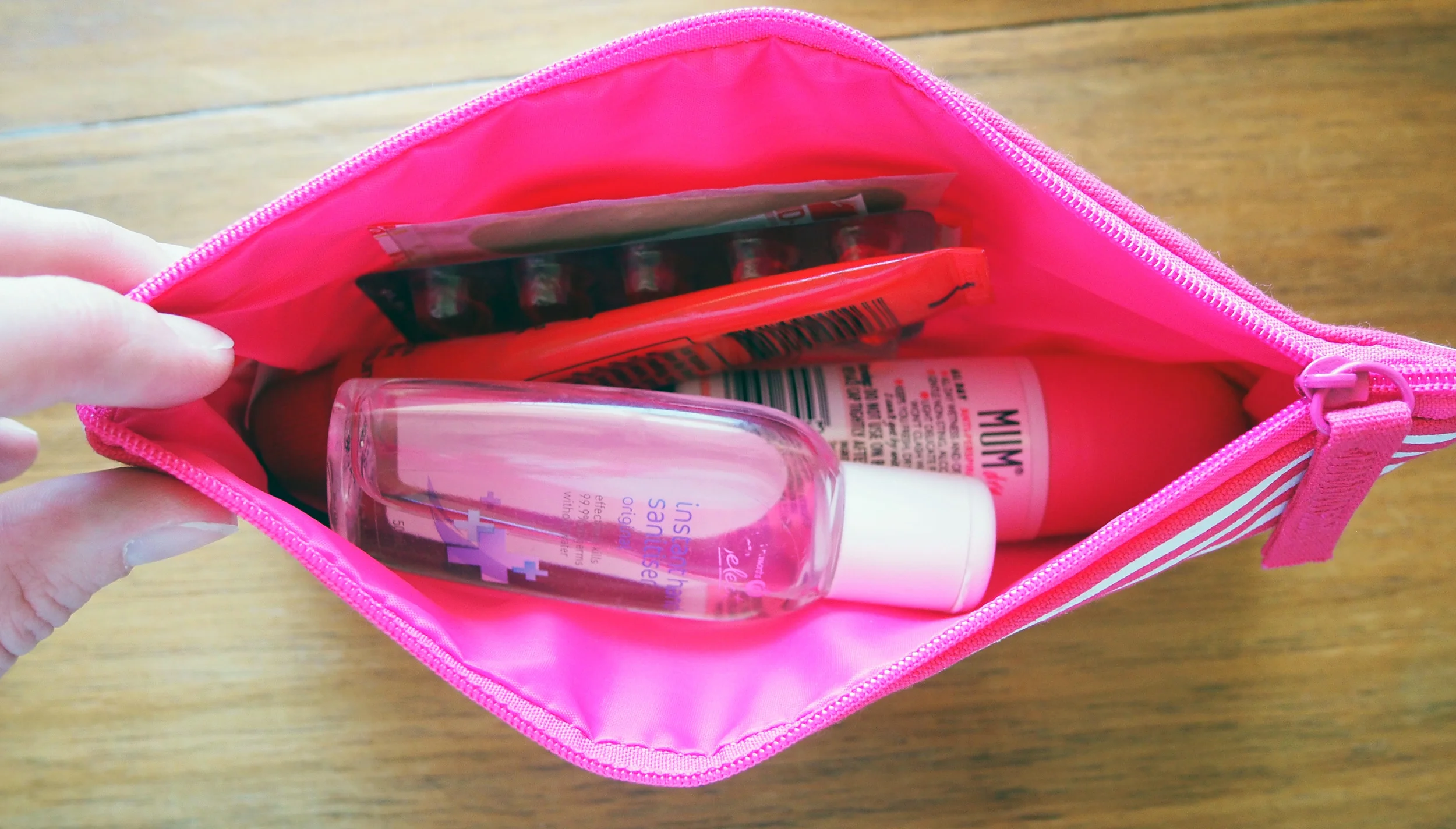 using small pouches to organise handbag items