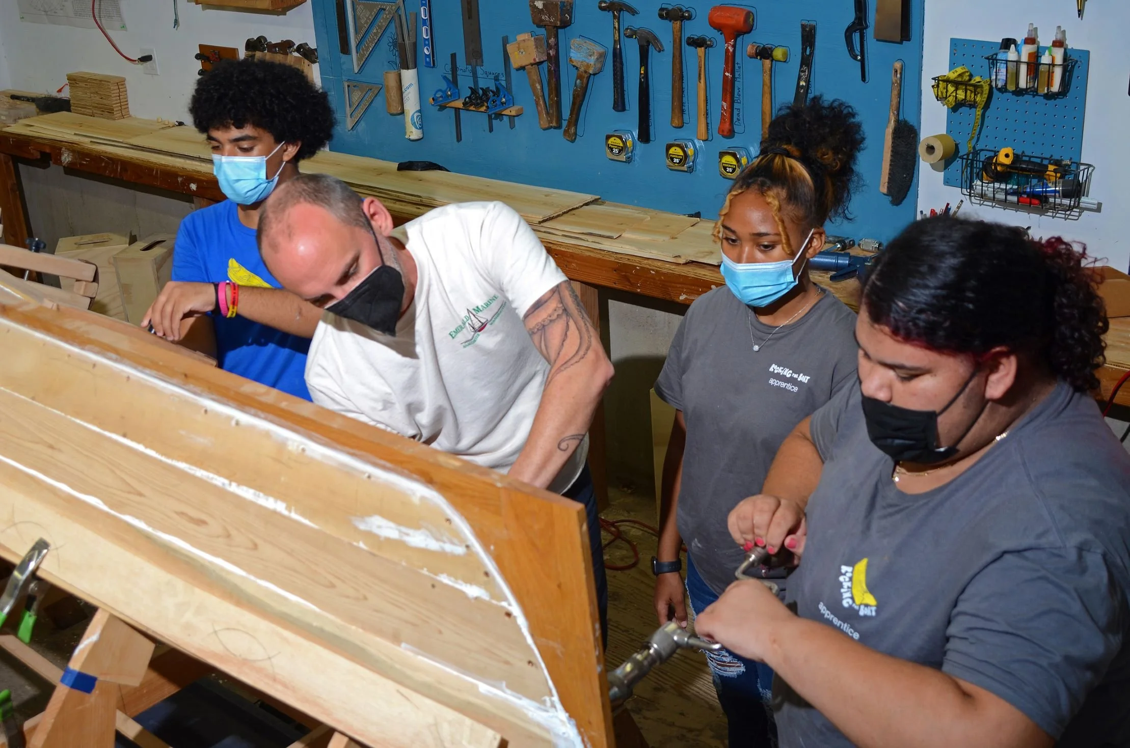 dixon003 Apprentices and Mentor Planking the Boat.JPG