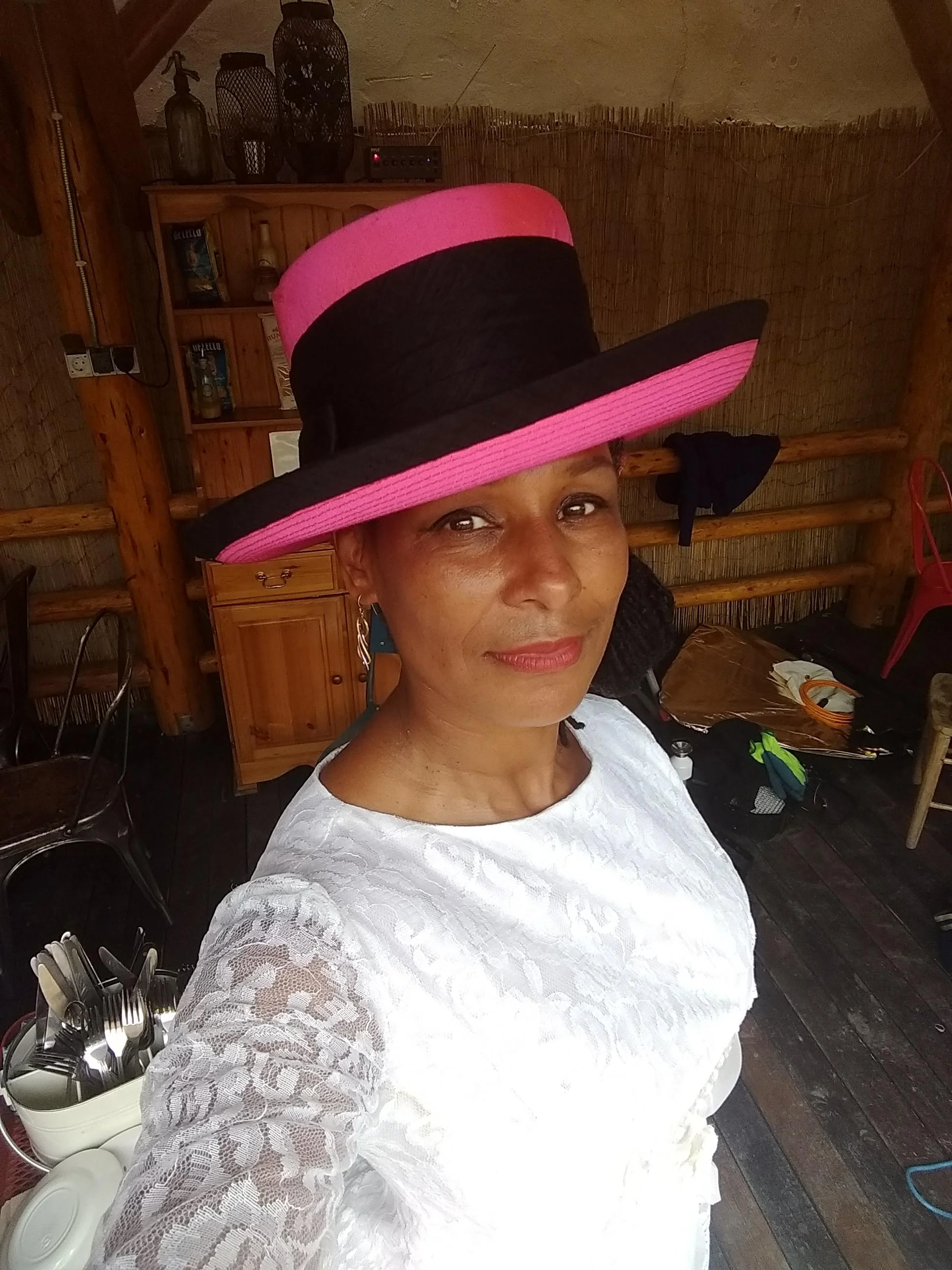 Fun, friends, fashion and food in Forest Hill. A late summer photo shoot for Goldie magazine. Loved dressing up in gorgeous vintage clothing for the day! August 2018.