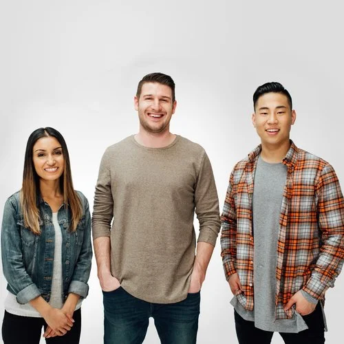 Nuevos co-presentadores En la nueva serie, Jason y Ben estarán acompañados de nuevos co-presentadores: ¡Jassie, Landry y Peter! Jassie organizó Alpha en su escuela y ahora ayuda a otros estudiantes a hacer lo mismo en sus escuelas. Landry es el Pastor de Jóvenes y Jóvenes Adultos en Cariboo Road Christian Fellowship en Burnaby, BC. Peter trabaja de tiempo completo como Coordinador de Ministerios de Estudiantes en Christian Life Assembly, en la hermosa ciudad de Langley, BC.