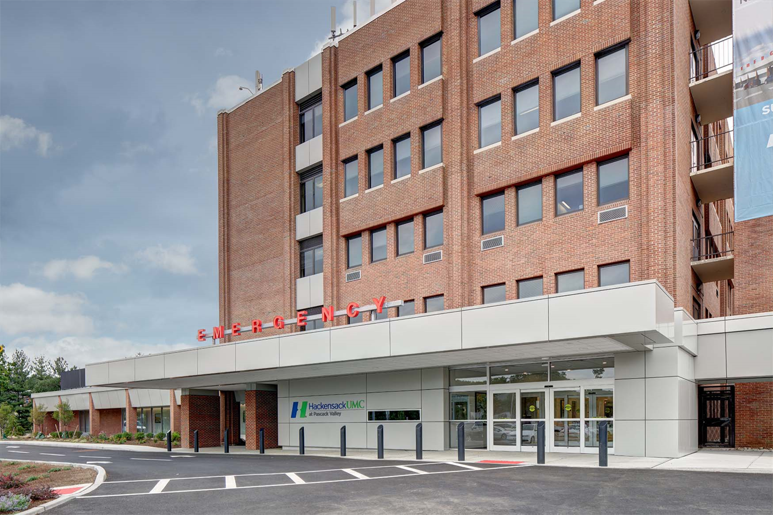 Ext - Entrance from right.jpg