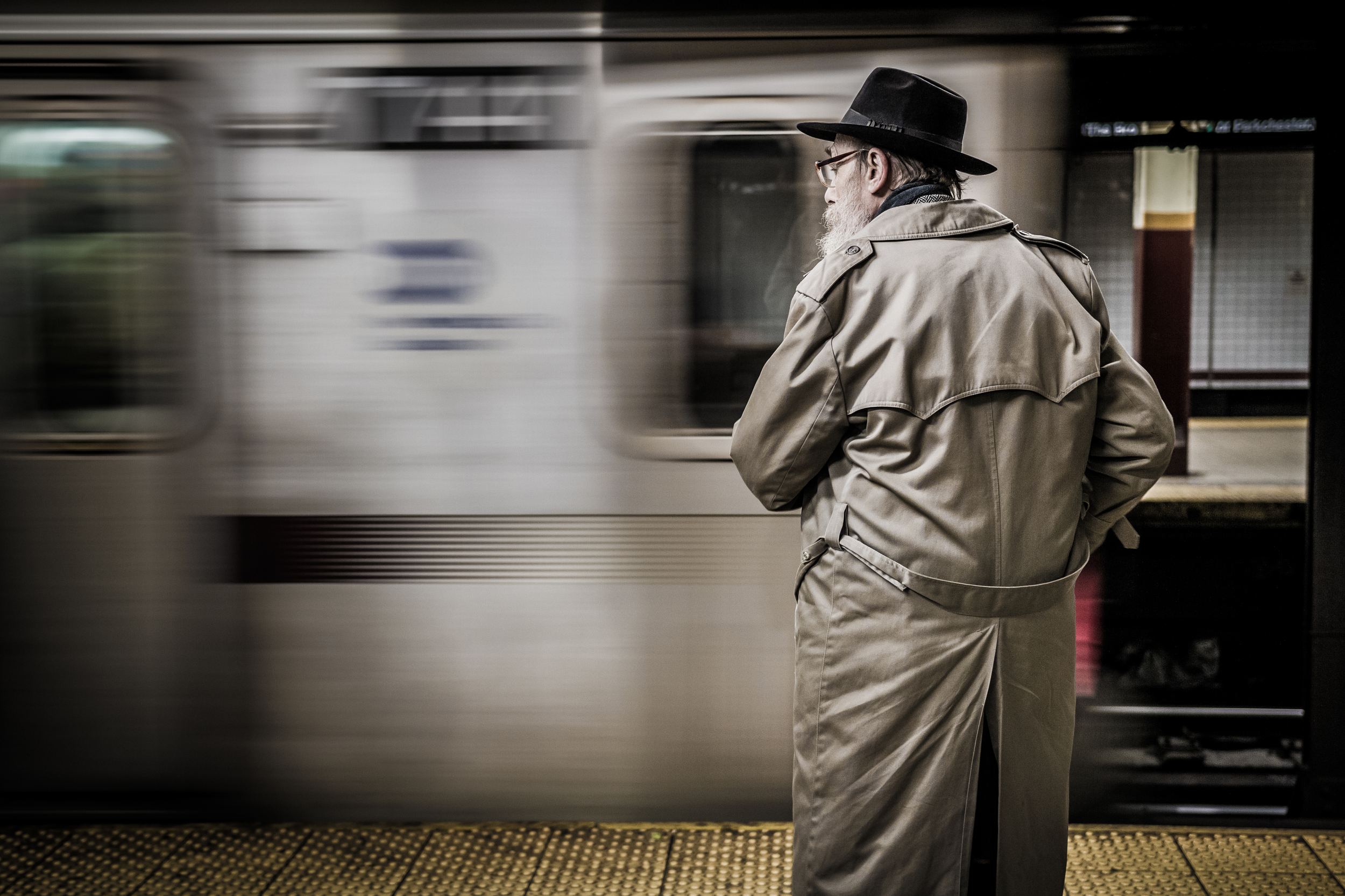 NYC-FiDi-ManInHatWatchingSubwayArrive.jpg