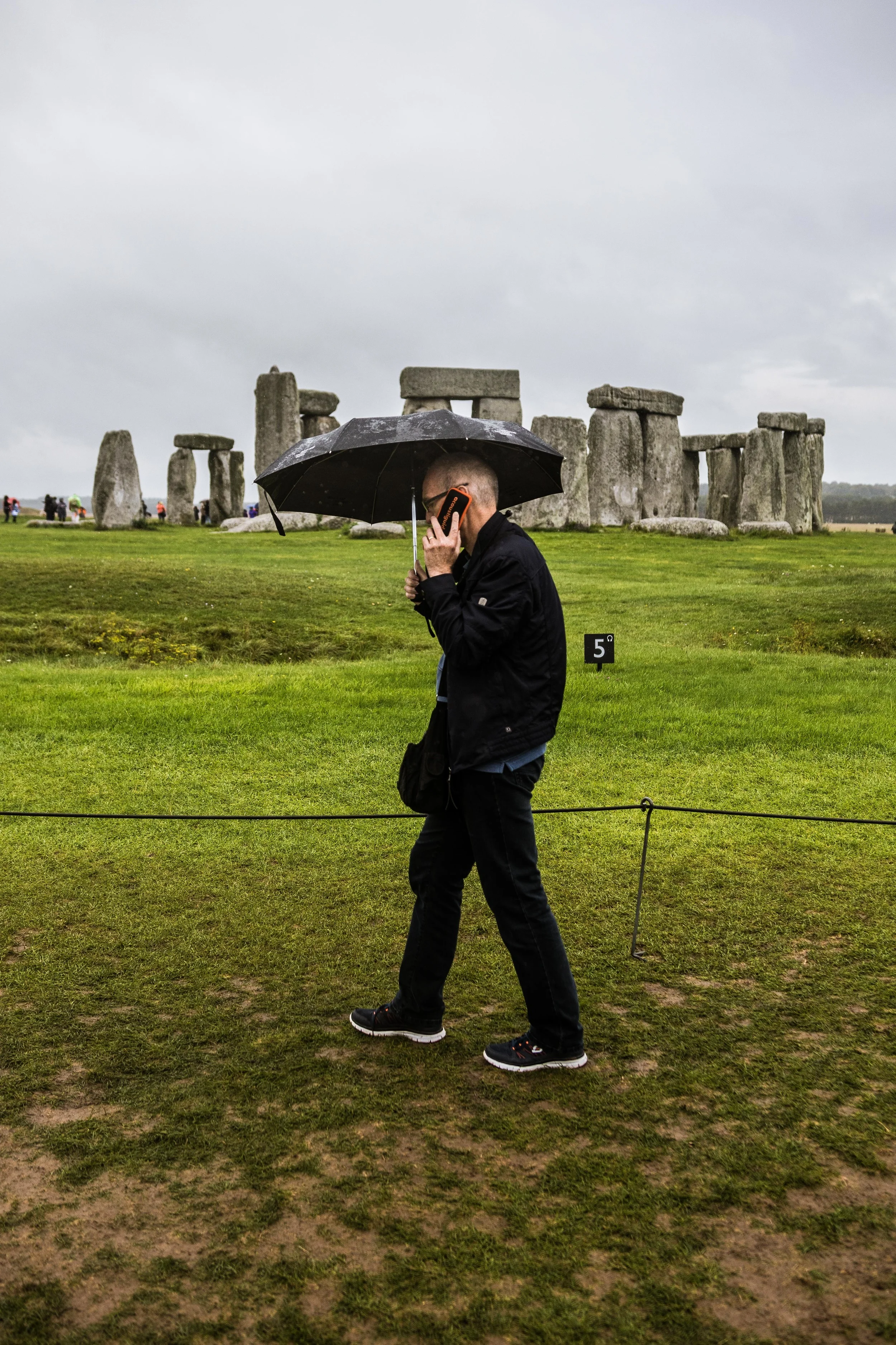 Eng-Stonehenge-PhoneCall-1.jpg