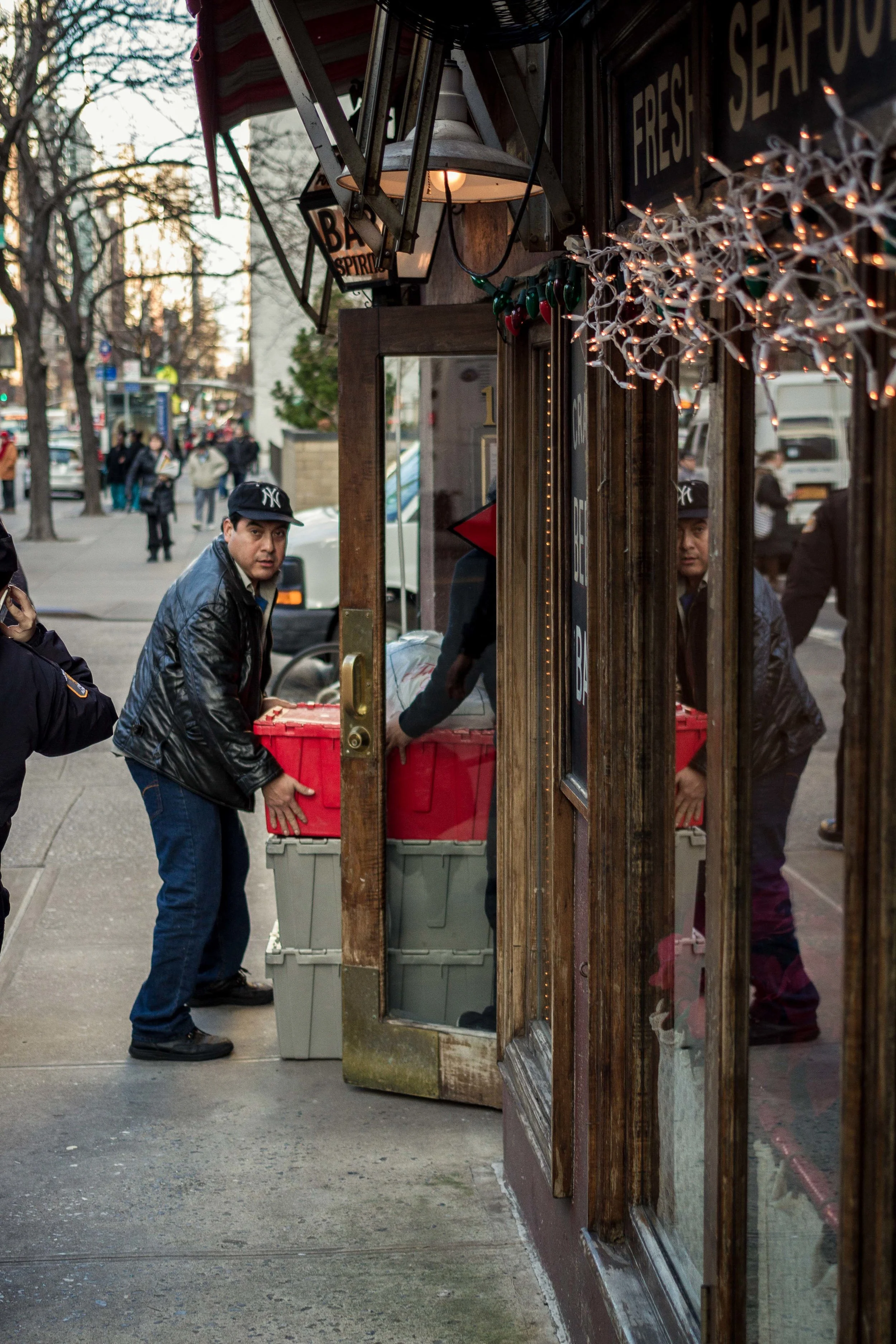 NYC-KipsBay-ManCarryingBox-lowres.jpg