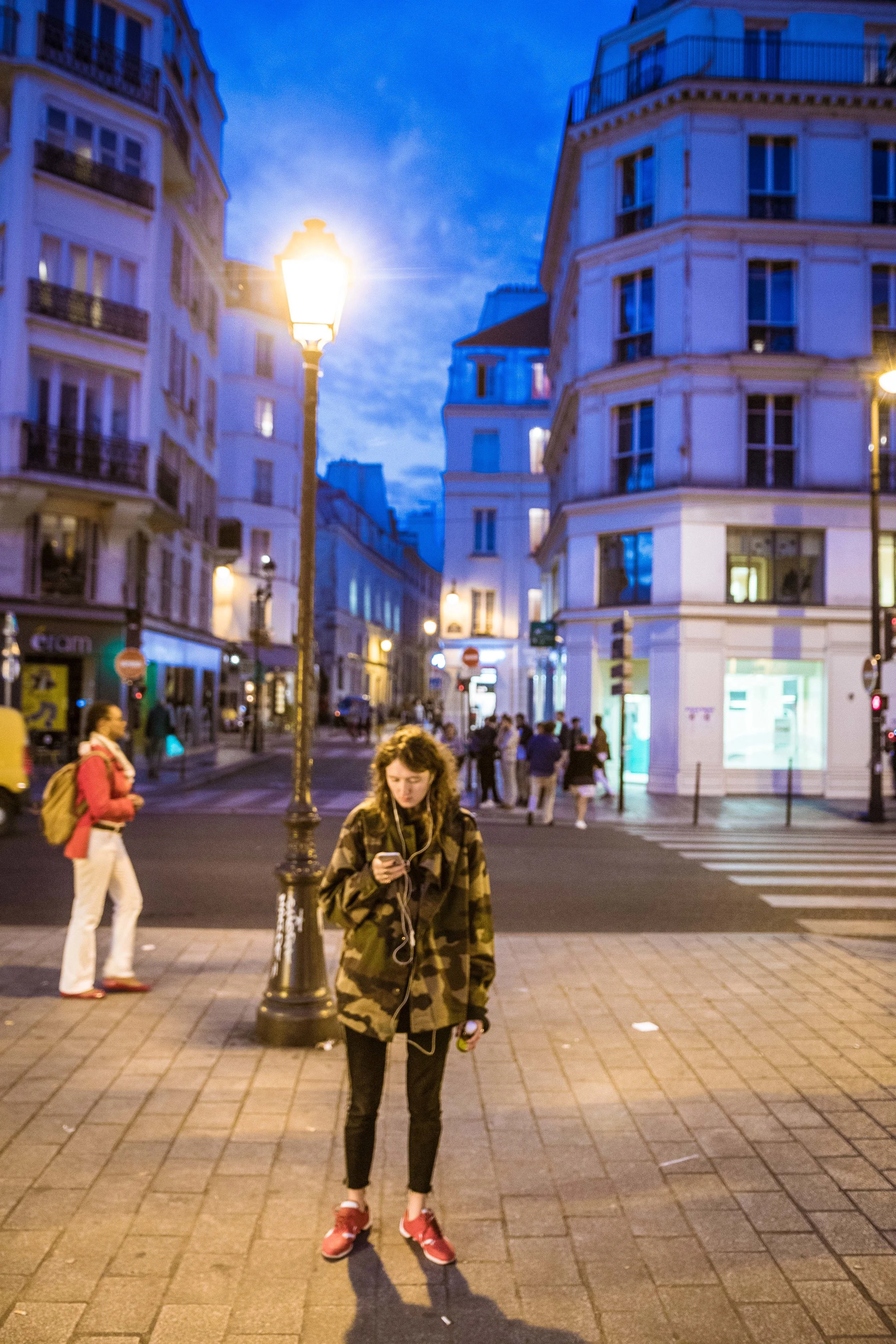 Fra-Paris-CheckingPhoneStPaulMetro-1.jpg