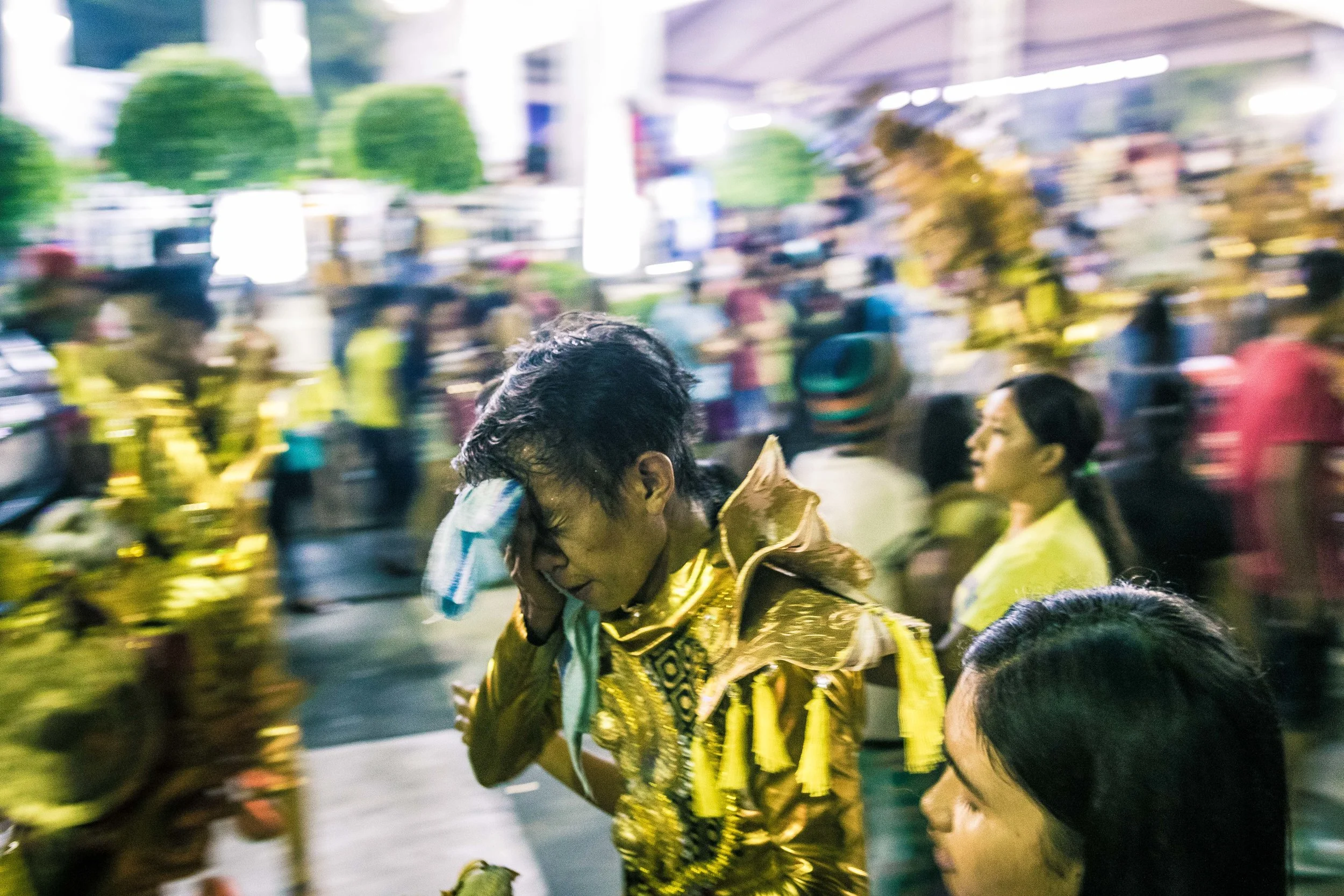 Phil-Bacolod-MassKaraContestantWipingSweat.jpg