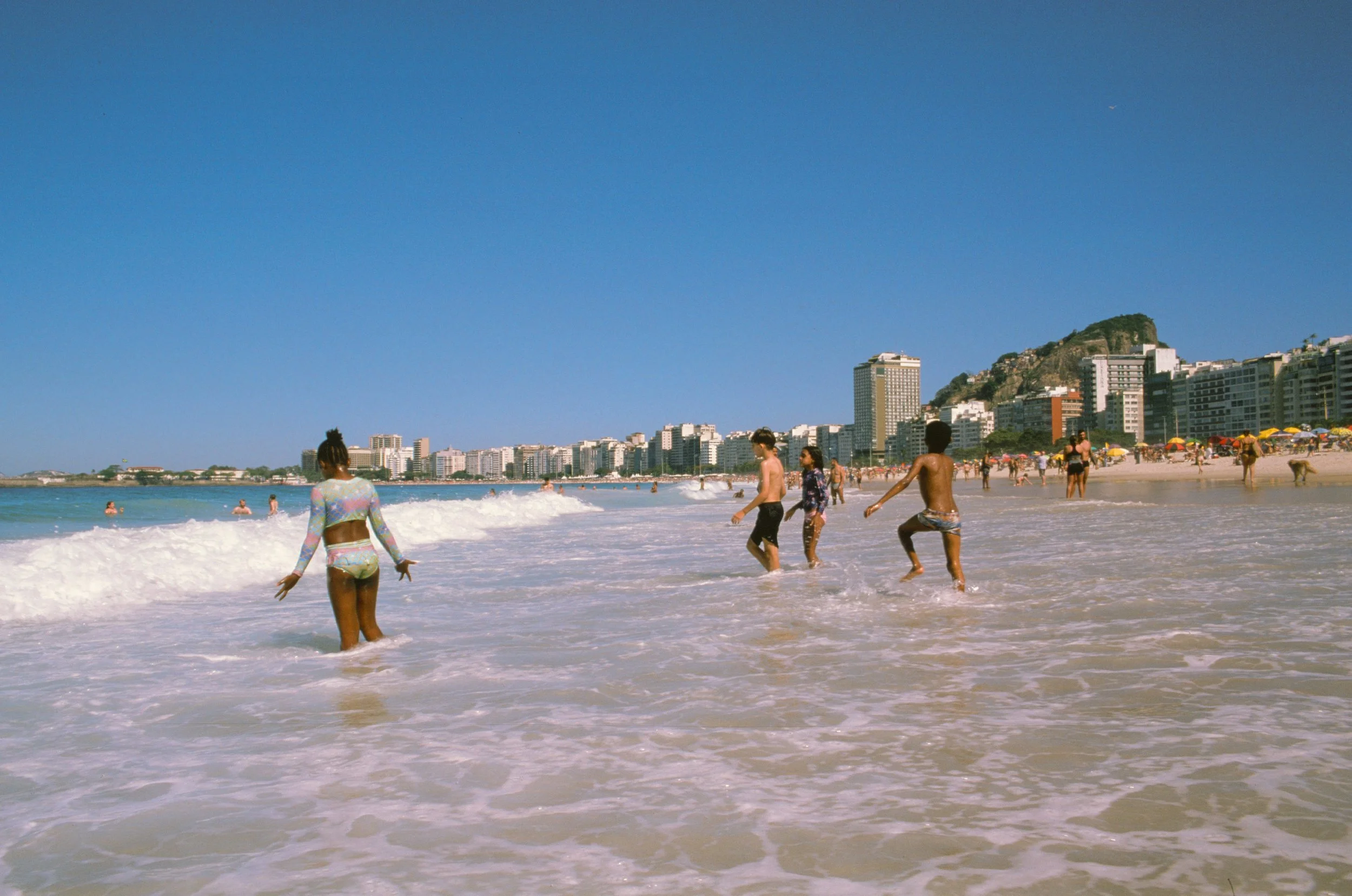 Bra-Rio-IpanemaKidsWave.jpg