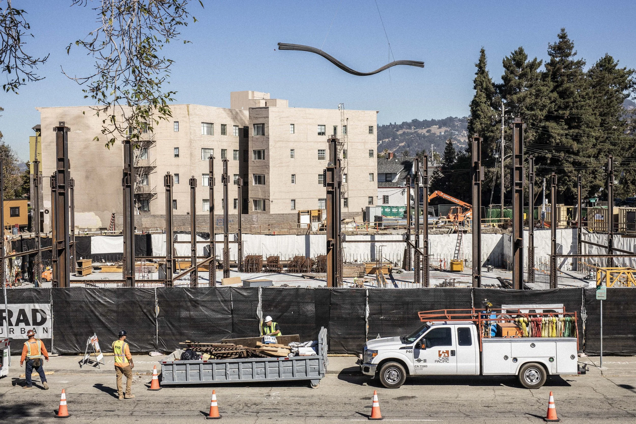 Oak-51stConstruction-CraneLoad1-EosR.jpg