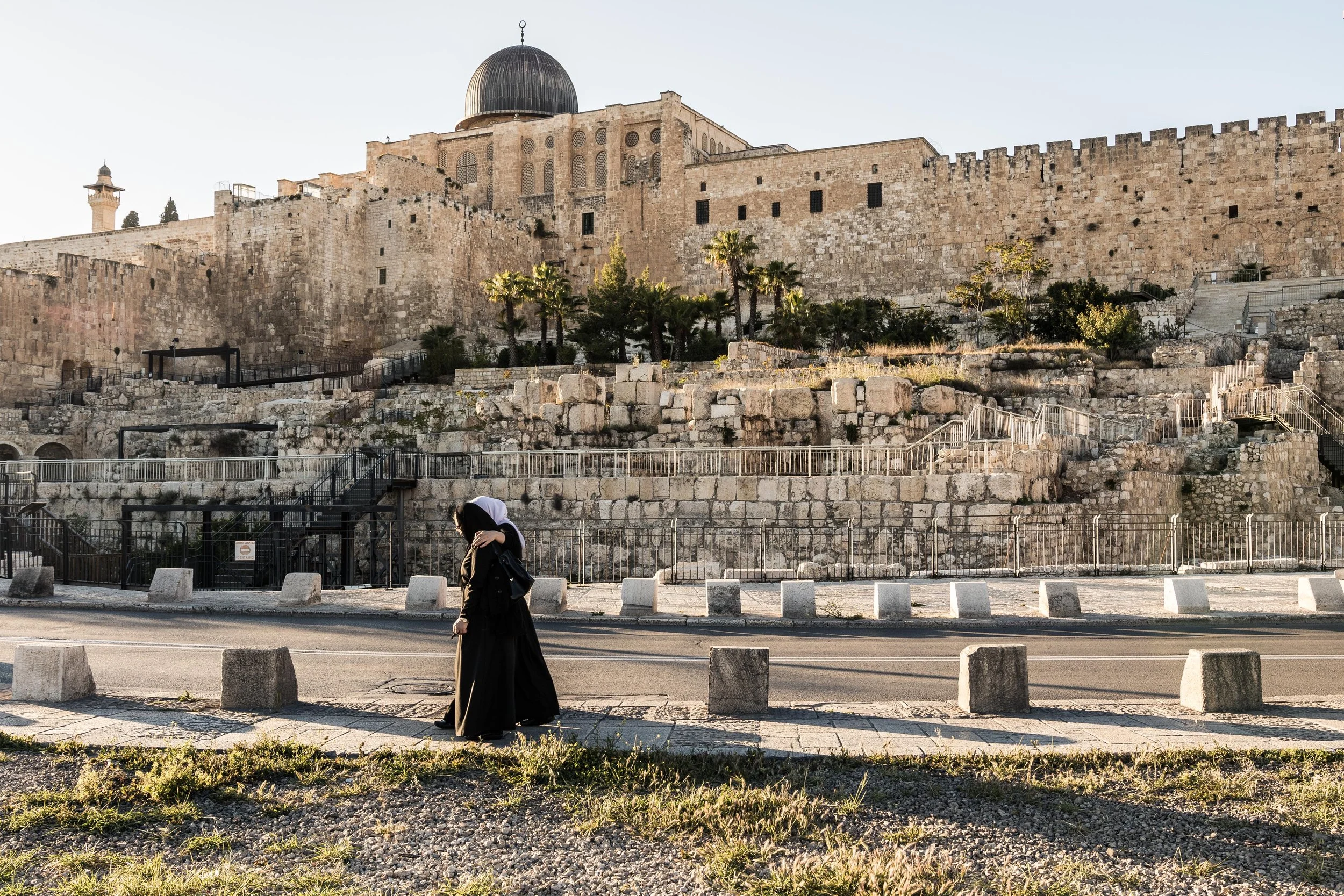 Jeru-OldCity-WomenWalkingInFrontofWallAlt.jpeg