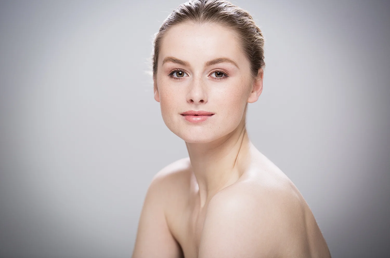Portraits of model Georgia Round.
Make up by Georgia Round.
Photo credit : Chris Winter