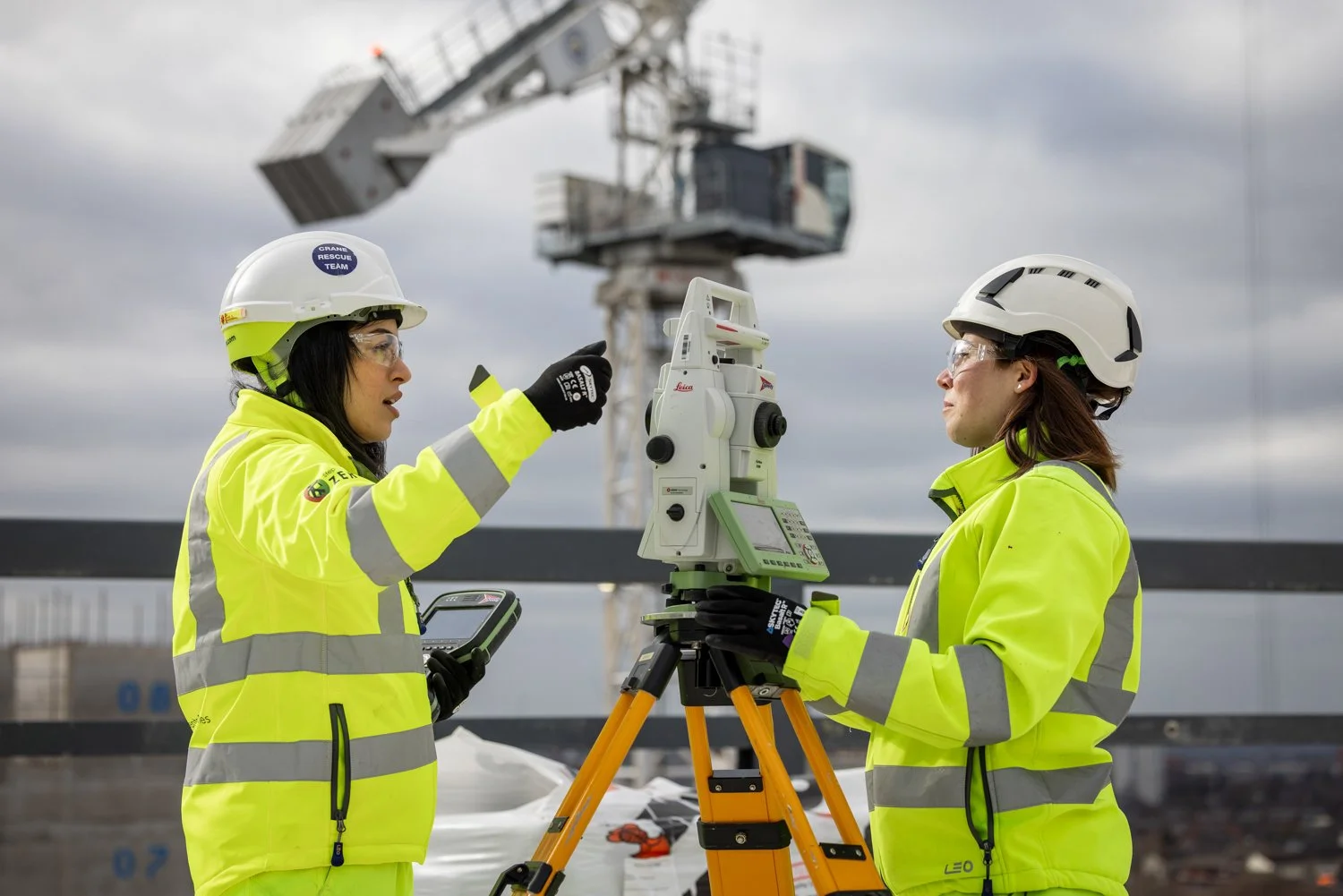  SISK - Female Apprentices on siteCopyright - Chris Winter | SISK 