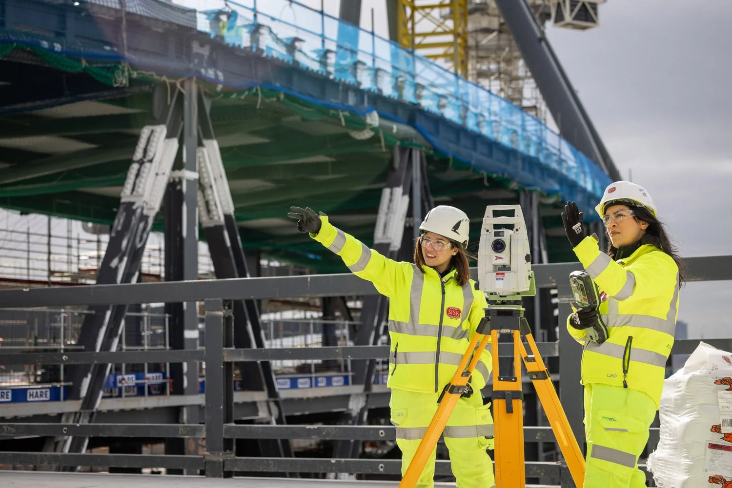  SISK - Female Apprentices on siteCopyright - Chris Winter | SISK 