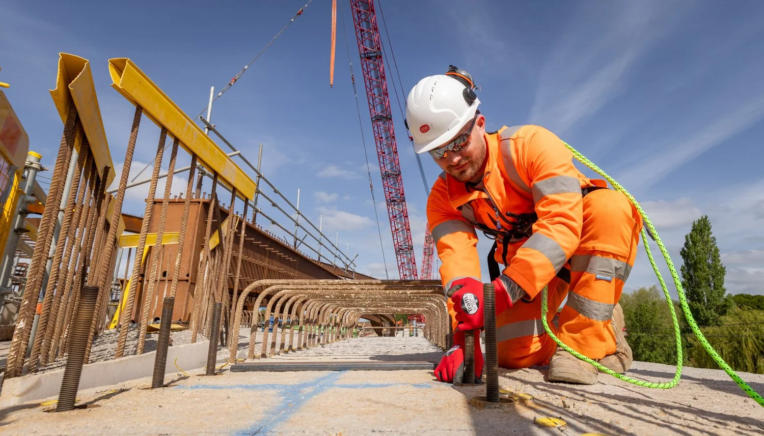  York Central MilestoneSteel beams being lifted into position over East Coast mainline railway at York CentralImage caption - Chris Winter | SISK 