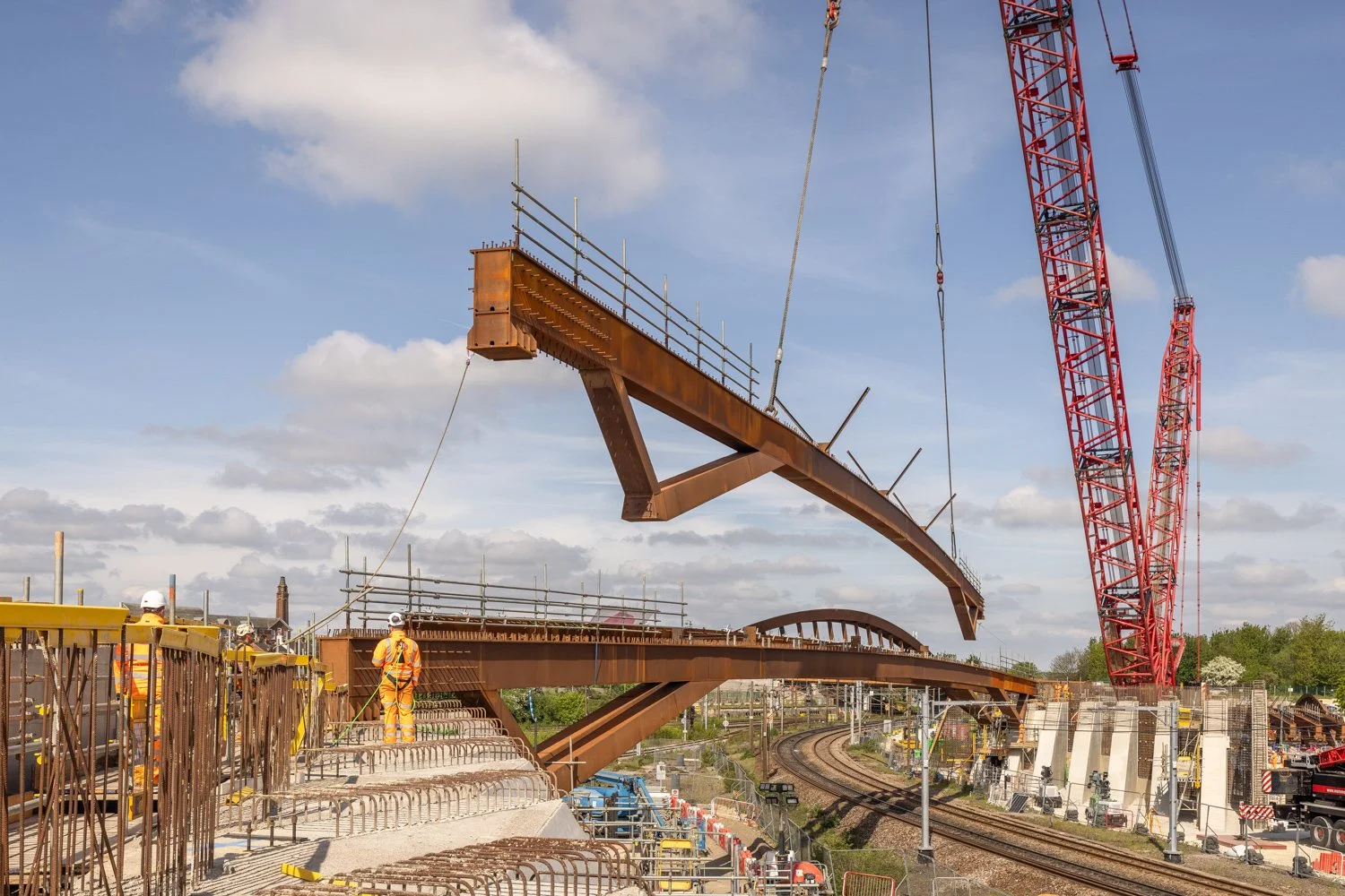  York Central MilestoneSteel beams being lifted into position over East Coast mainline railway at York CentralImage caption - Chris Winter | SISK 
