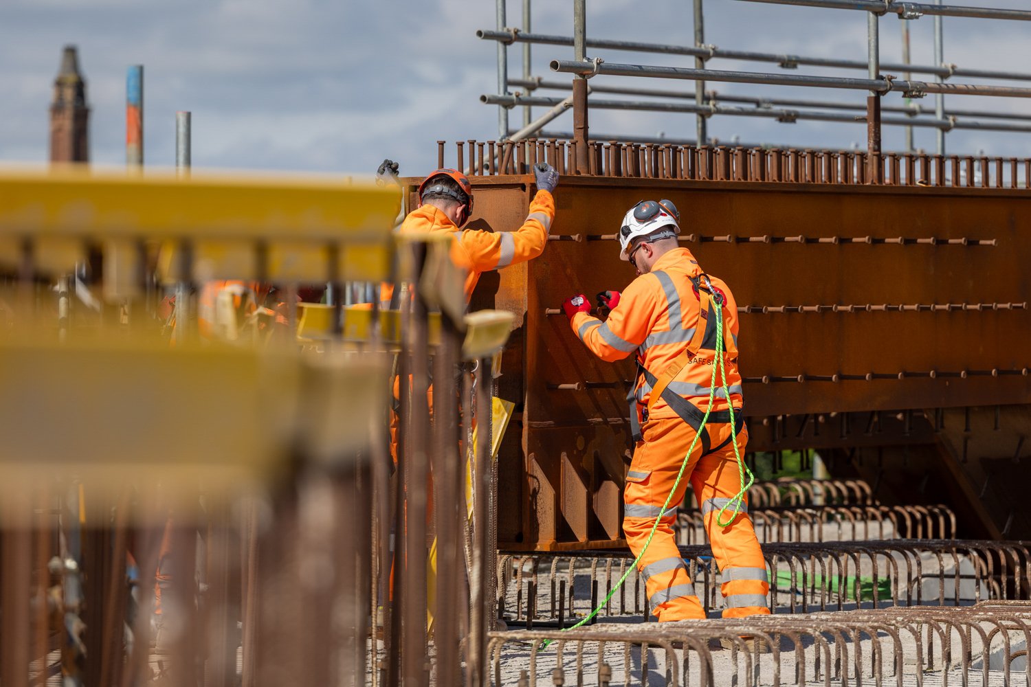  York Central MilestoneSteel beams being lifted into position over East Coast mainline railway at York CentralImage caption - Chris Winter | SISK 