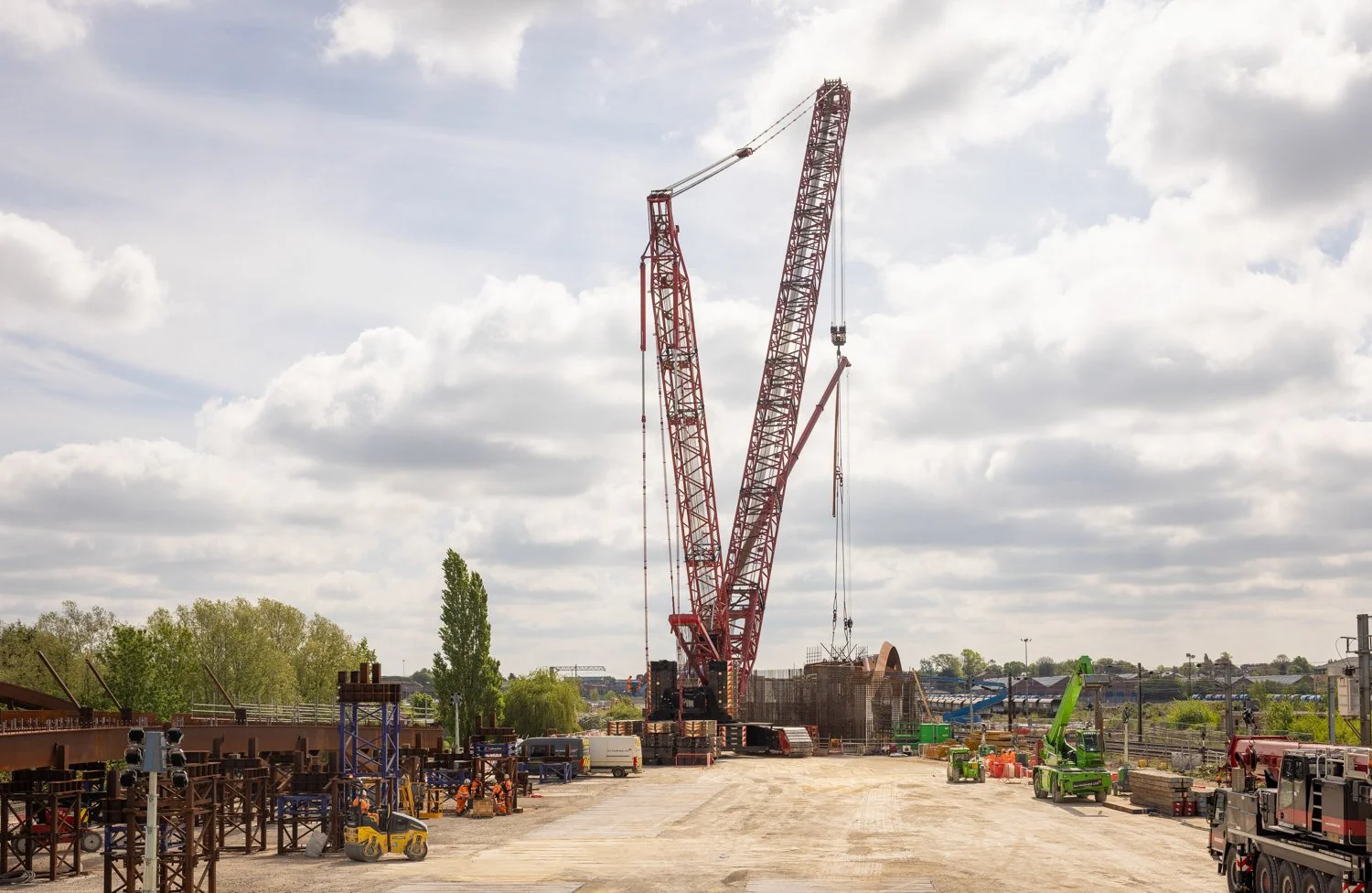  York Central MilestoneSteel beams being lifted into position over East Coast mainline railway at York CentralImage caption - Chris Winter | SISK 