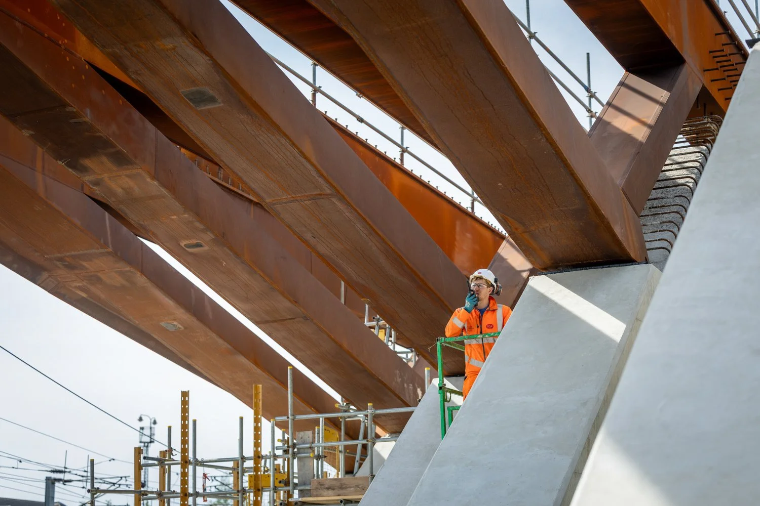  York Central MilestoneSteel beams being lifted into position over East Coast mainline railway at York CentralImage caption - Chris Winter | SISK 