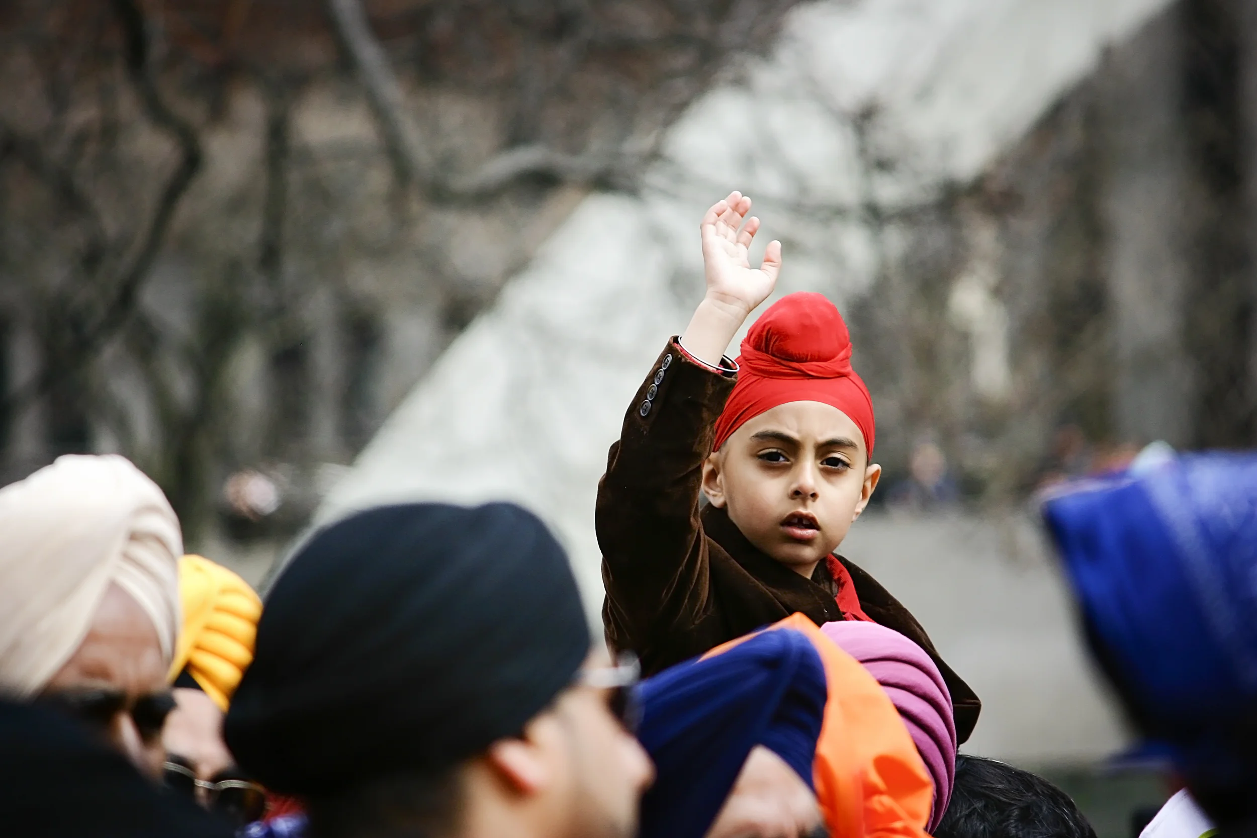  A young sikh boy sees&nbsp;the parade&nbsp;atop his fathers shoulders.&nbsp; 