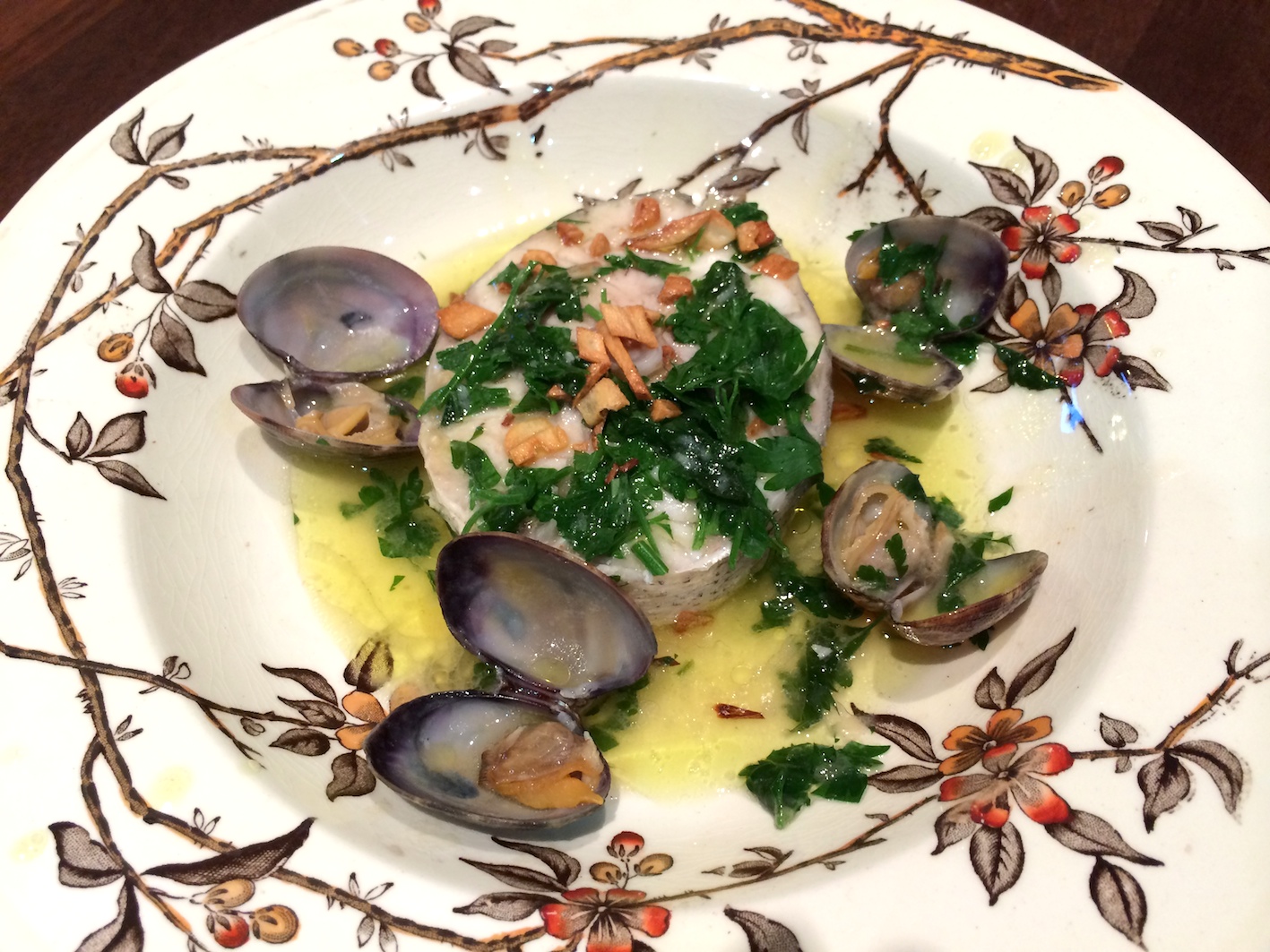 Hake in garlic sauce with clams