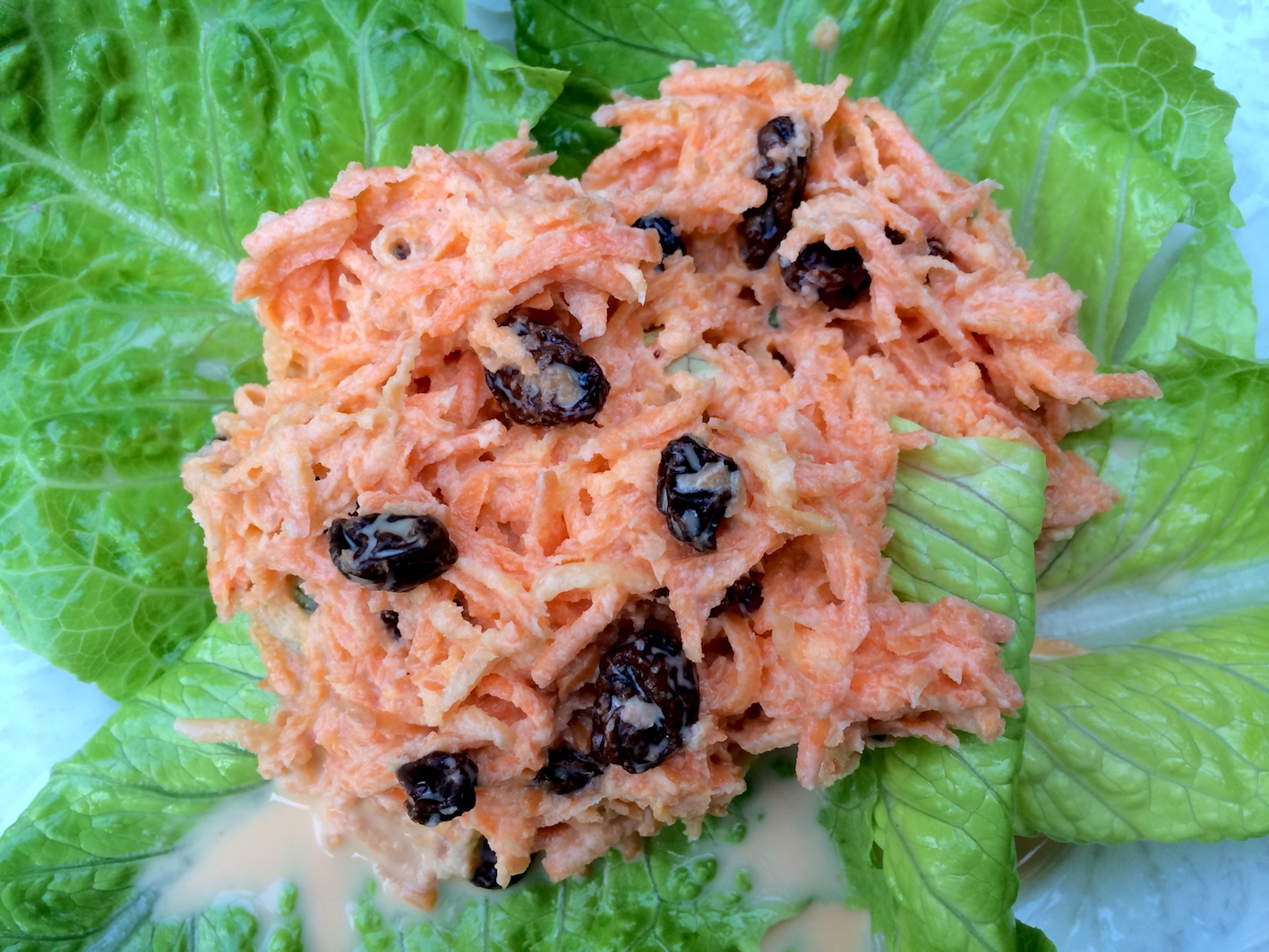 Grated carrot salad with raisins