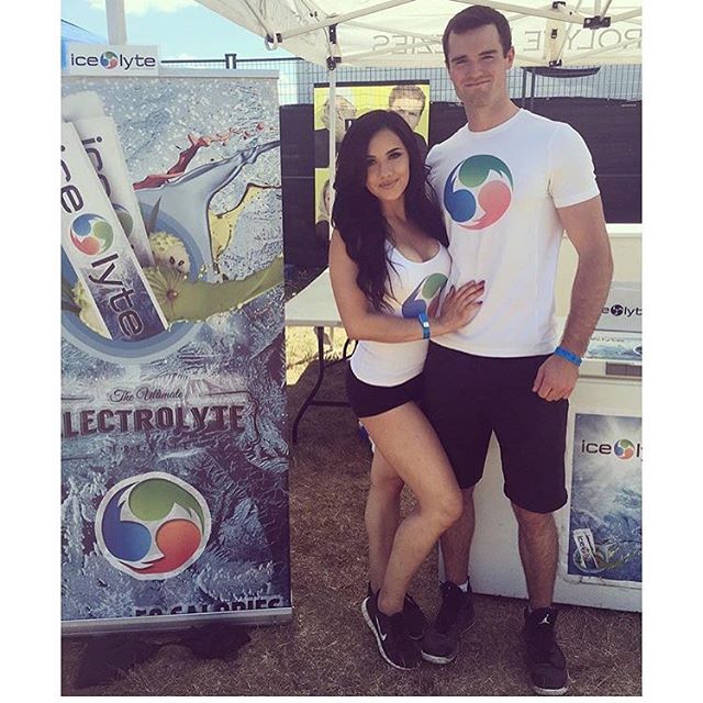 #TBT to Our dream team working the @icelyte tent at #Escapade last weekend in Ottawa! 😎✌️😍 #stayhydrated #freezie #goodvibesOnly