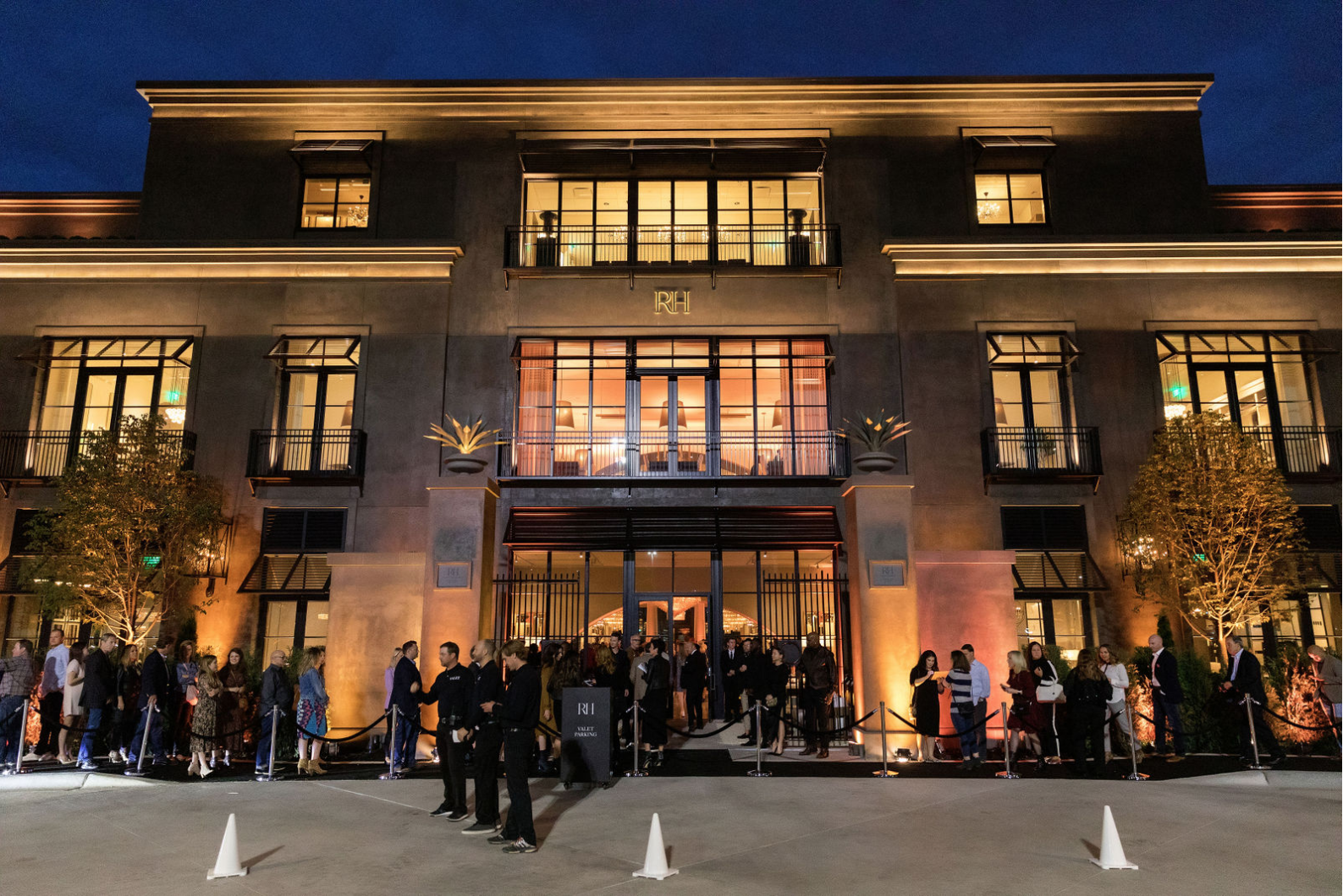 RH Logo Facade Sizing