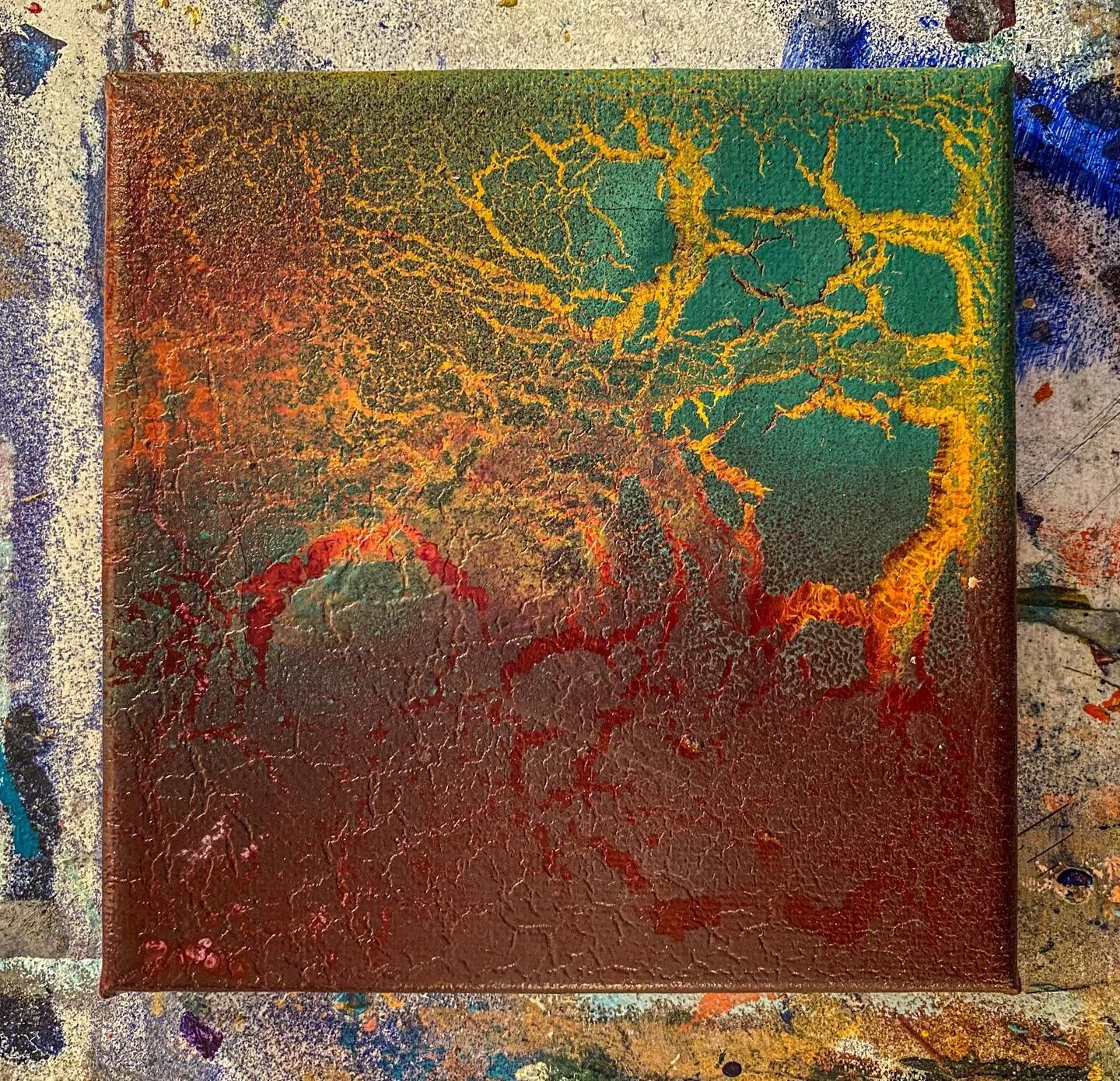 Another new mini painting this week
Exploring spray paint on canvas 
🟢
.
.
.
. 

#experiment #modernart #painting #minipainting #spraypaint #liquitex #newart2020 #septemberart #artistsoninstagram #artiststudio #abstractpainting #studioshot