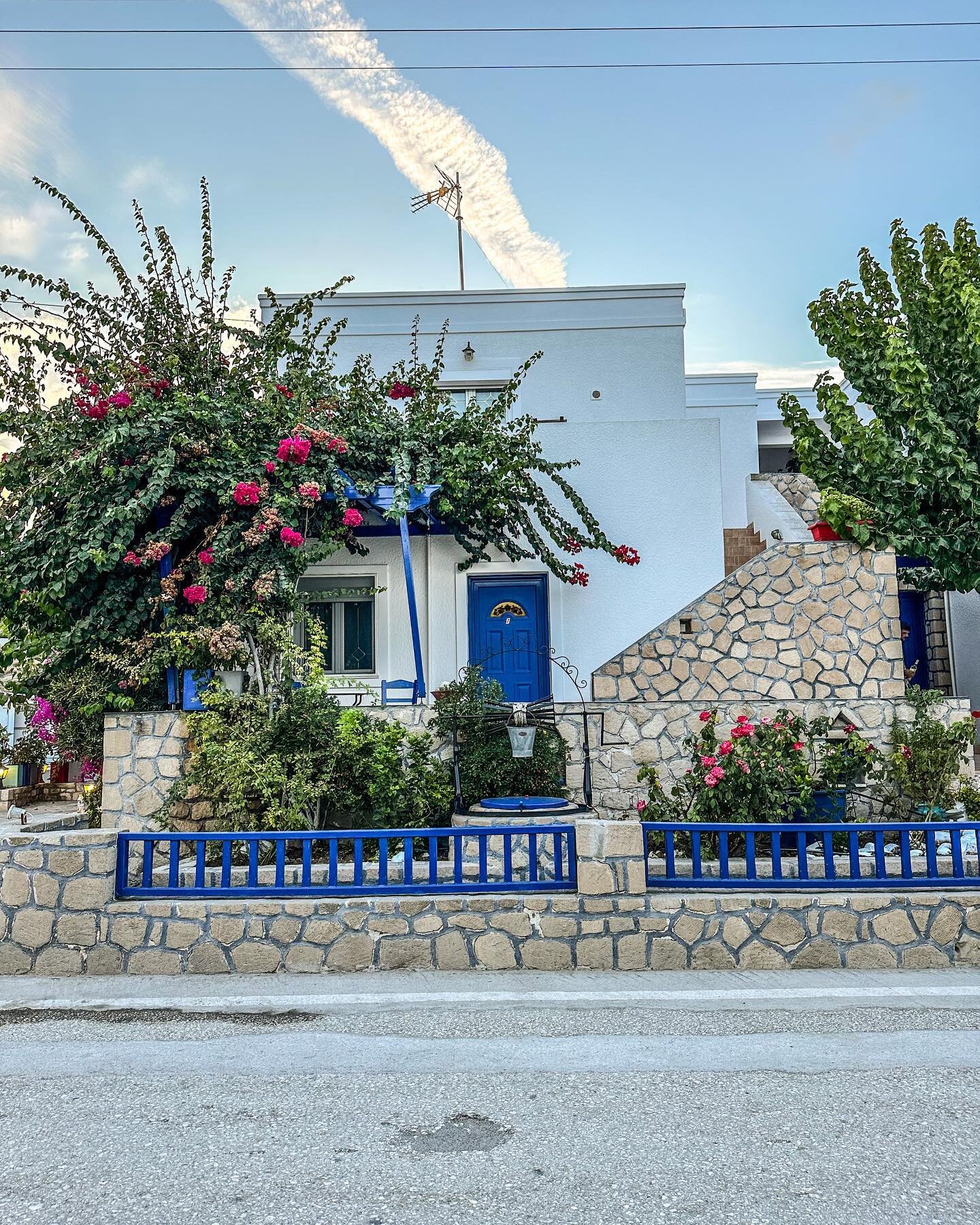 Milos&hellip;honeymoon part 1 ☀️🍉
@ssaliman 

#milos #cylades #greece #honeymoon #greek #colours #greekcolours #artistcolourpalette #ultramarine #greekislands #islandhopping #greeksummer #sarakiniko #polloniamilos #milosvillas #milosvillage