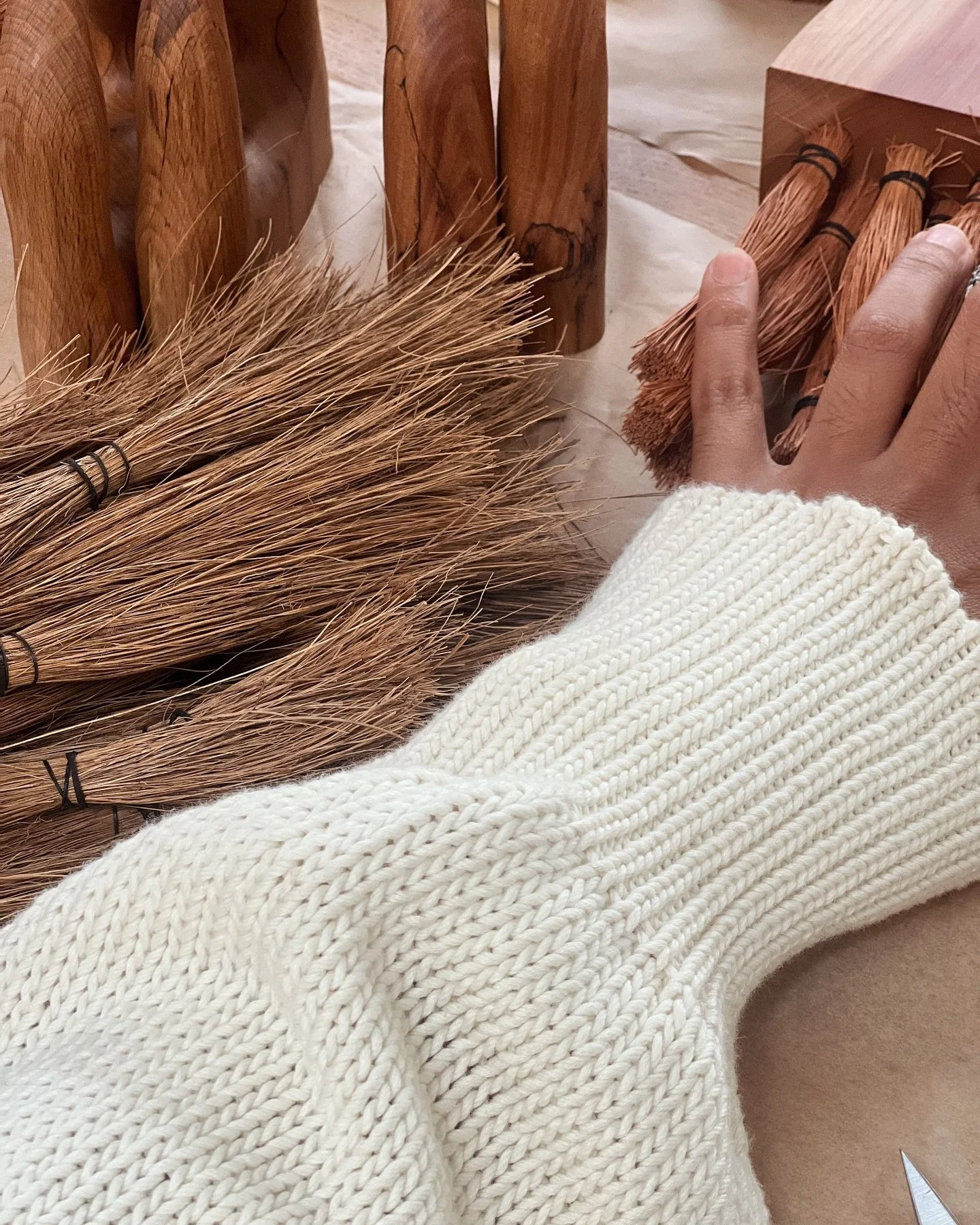 Feeling very autumnal today ~ wearing my @jaggery_london . Spent a few hours in the studio preparing bristles ready for the handles that I made ages ago. Feels good to see them nearing completion. Hoping for end of Sept 🤞🏾