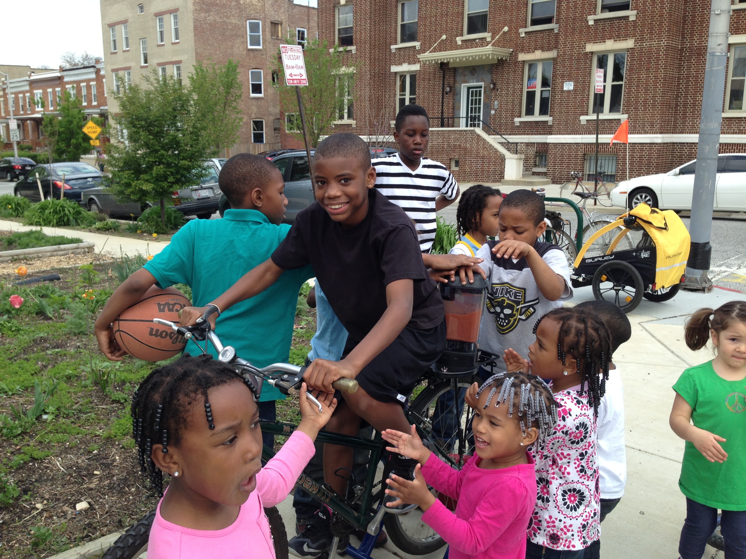Making pedal-powered smoothies at the Farm stand (5/3/14)