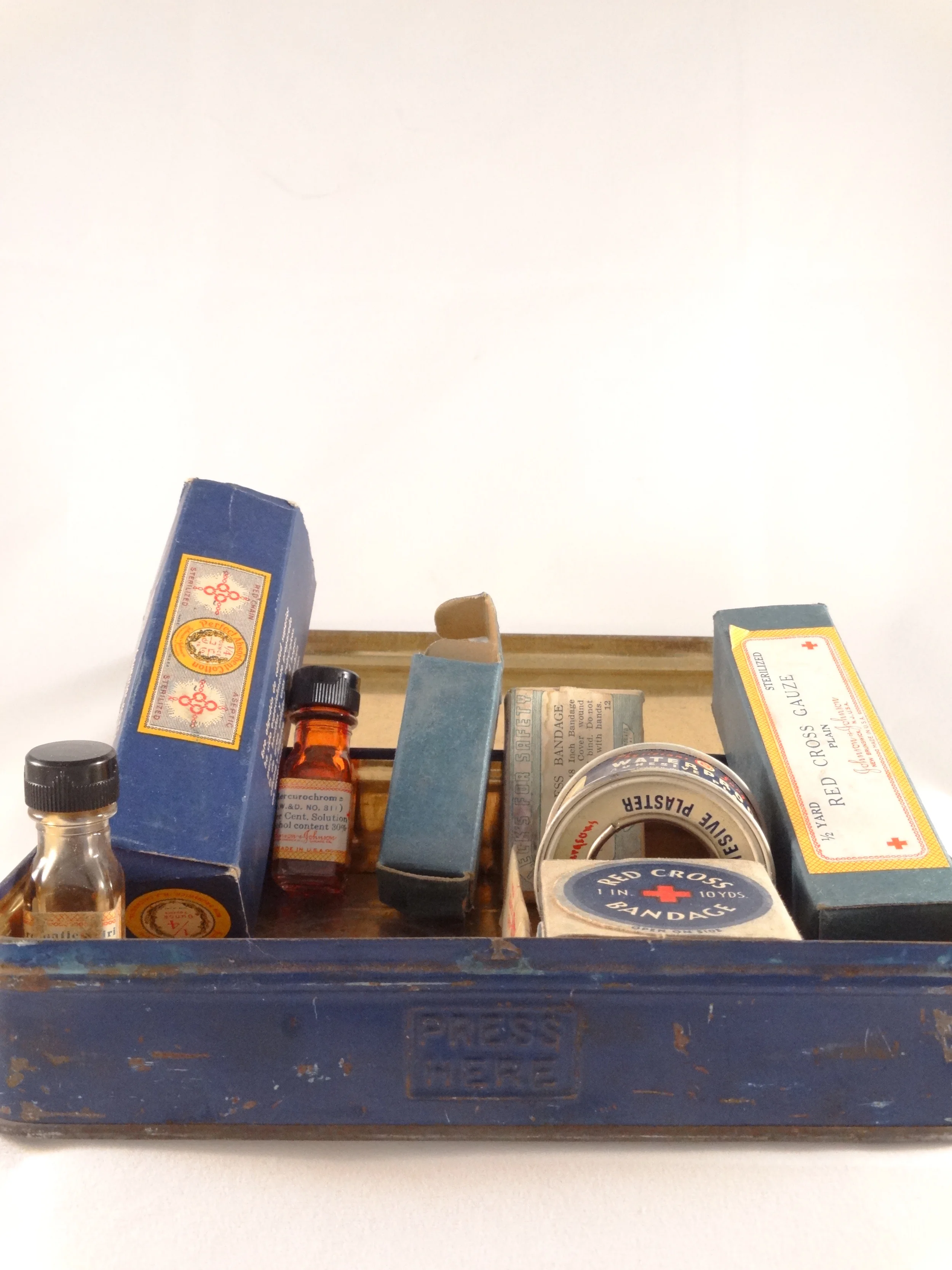 johnson & johnson first aid kit (inside)