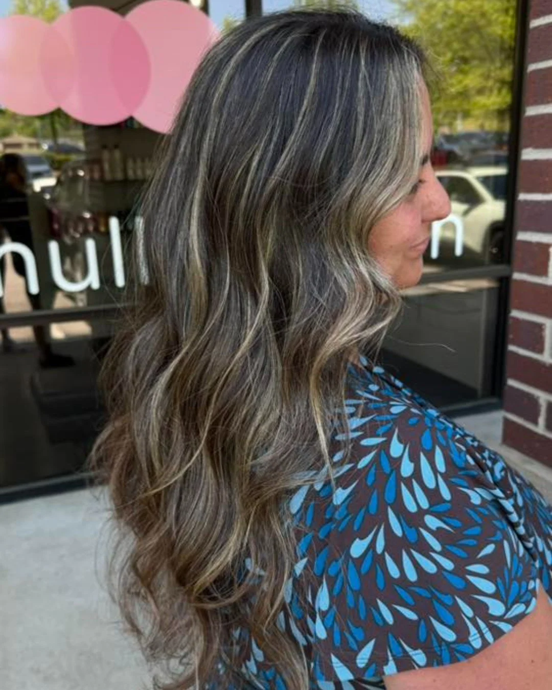 Dimensional color that will grow out seamlessly! Incredible work by the lovely @beauty_by_andi25 #franklinTN #franklinsalon #haircolor