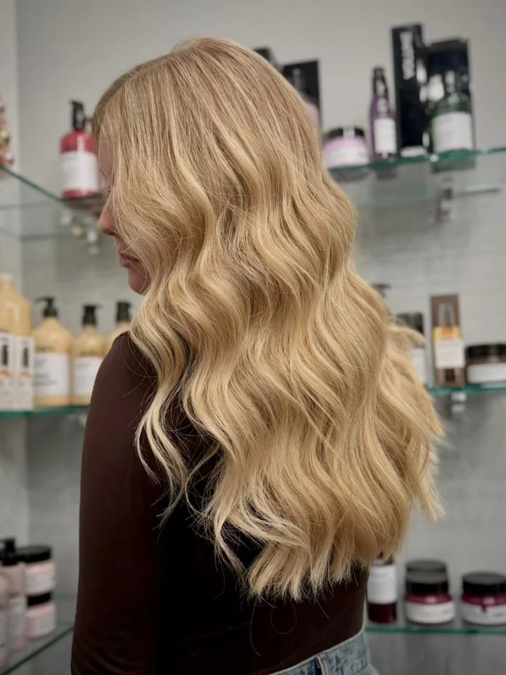 Blondes really do just have more fun... It's a fact 🤷🏼&zwj;♀️ @timetodyeee KILLED this color! #blonde #pinkmulletsalon #Franklin #BlondingSpecialist