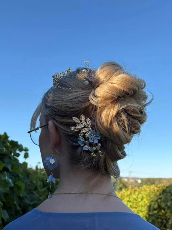 Needing a stylist for a wedding or formal event? We have got you covered! Give us a call today to discuss event pricing and how Pink Mullet can handle all of the beauty needs for your special day! Style by @timetodyeee #weddings #nashvillestylists #F
