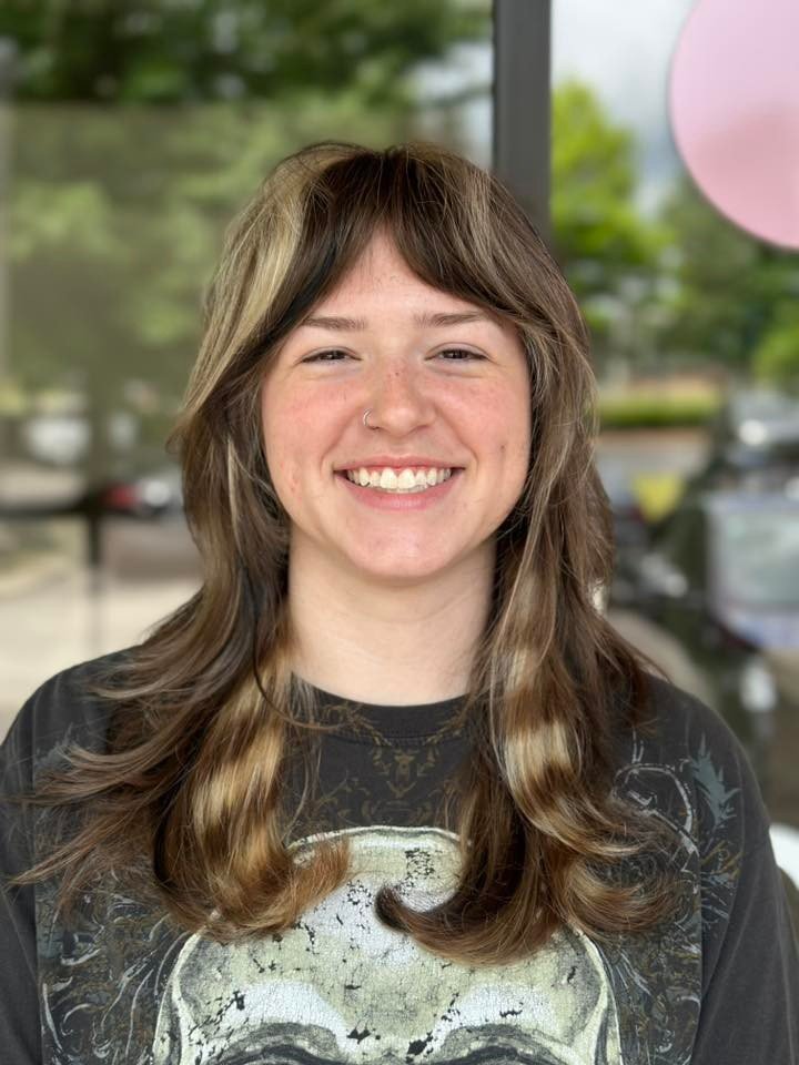 SMILE! IT'S MONDAY AND THE WORK DAY IS OVER! 😁 @hail.yeah.hair Did her big one with this color! That's what we call a precision application! 😉 Call now or head over to our website to book your service today! #hairsalon #franklinTN