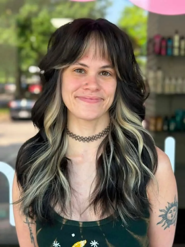 Fresh cut, fresh color, fresh energy 💕✂️ Nothing like a little salon magic to have you feeling brand new.
Serving bold looks and good hair days right here in Middle Tennessee. 💗
#PinkMullet #MulletHair #MulletCut #PinkHair #HairTransformation #Nash