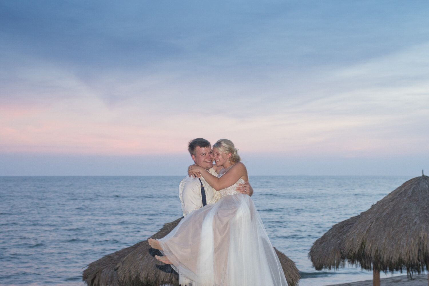 Sunset wedding photographer on the Oregon Coast