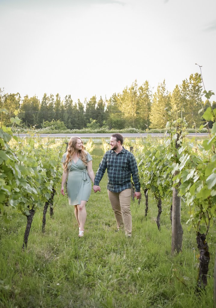 Engagement photographer in Oregon_18.jpg