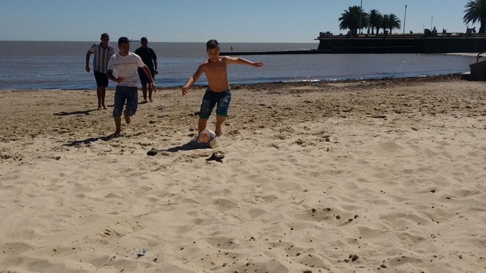 Futebolzinho na Praia de Ramirez (Montevidéu)