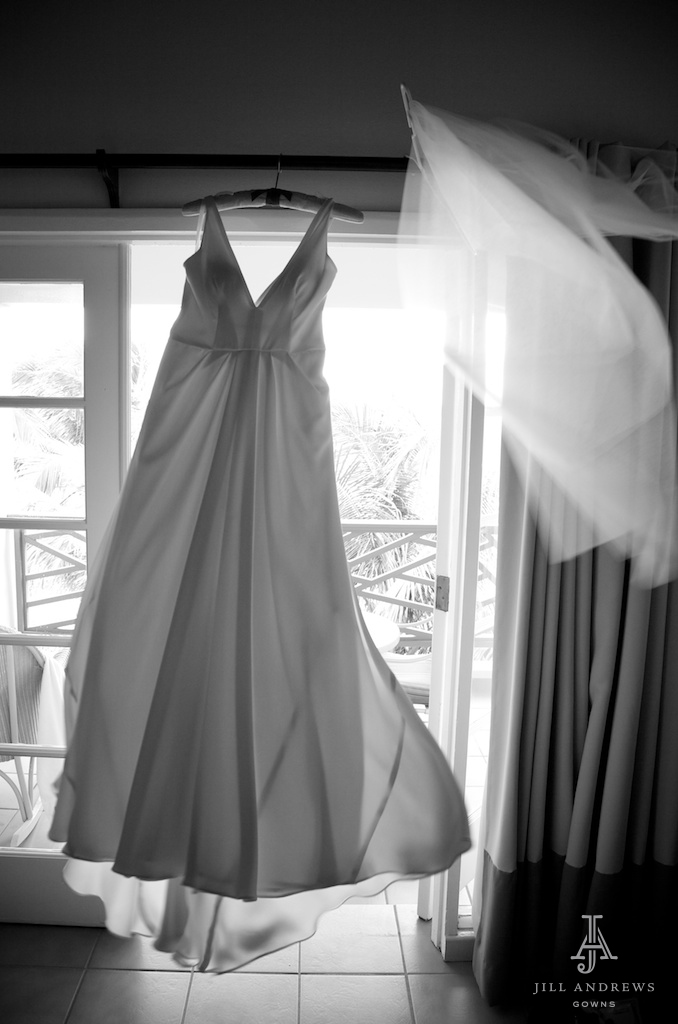 V-neck wedding dress