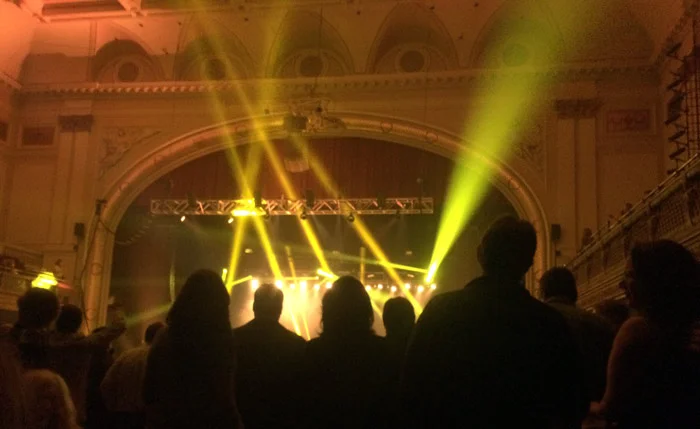 After the live auction, the Lyric filled with rock fans, and Paul Rodgers took to the stage for an epic performance!