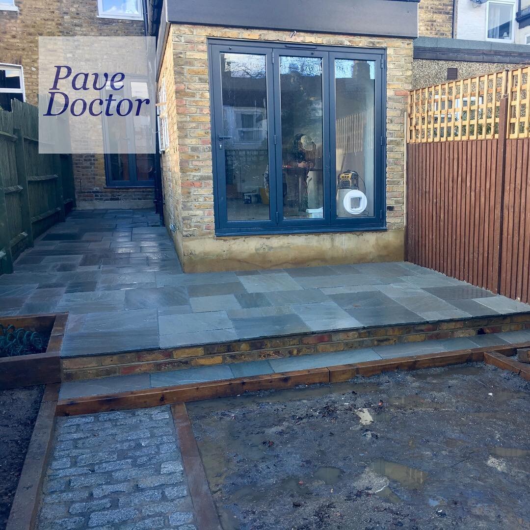 Patio in Bounds Green with grey Indian sandstone slabs, a path using reclaimed granite cobbles and the garden area ready for turfing.

#patio
#steps
#london
#pavedoctor